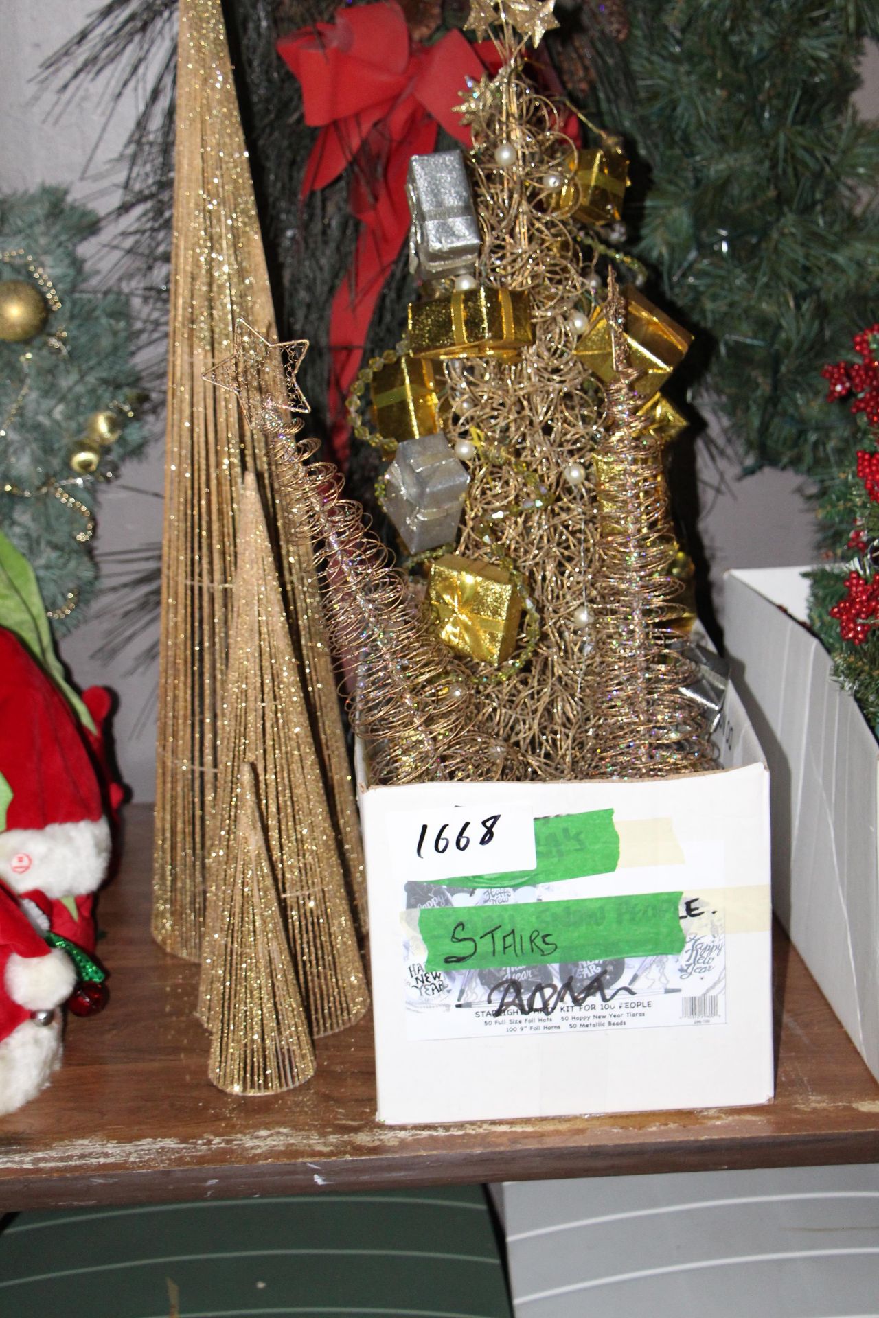 Lot misc wire christmas tree displays