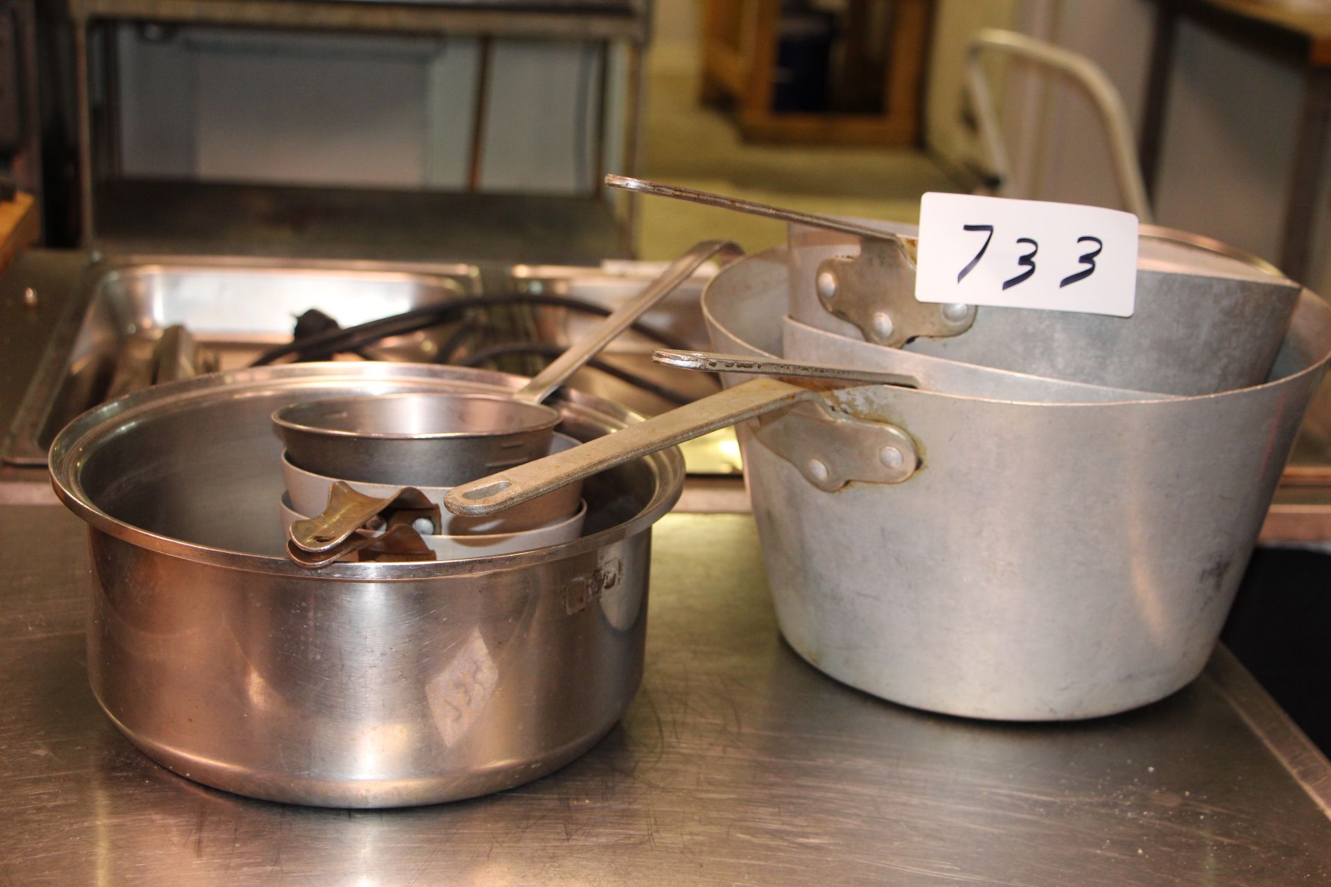 Lot misc sizes cooking pots