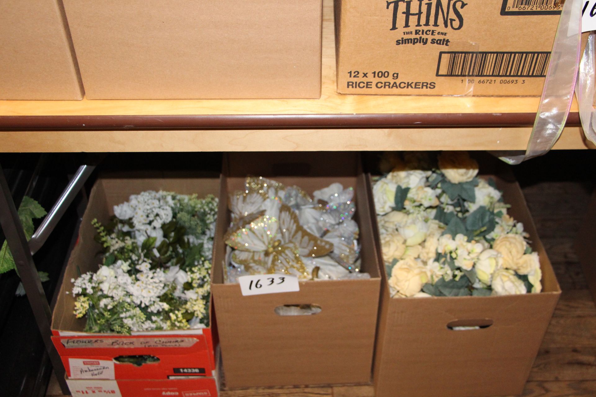 Wedding decor - Lot 3 boxes of faux flowers & butterflies