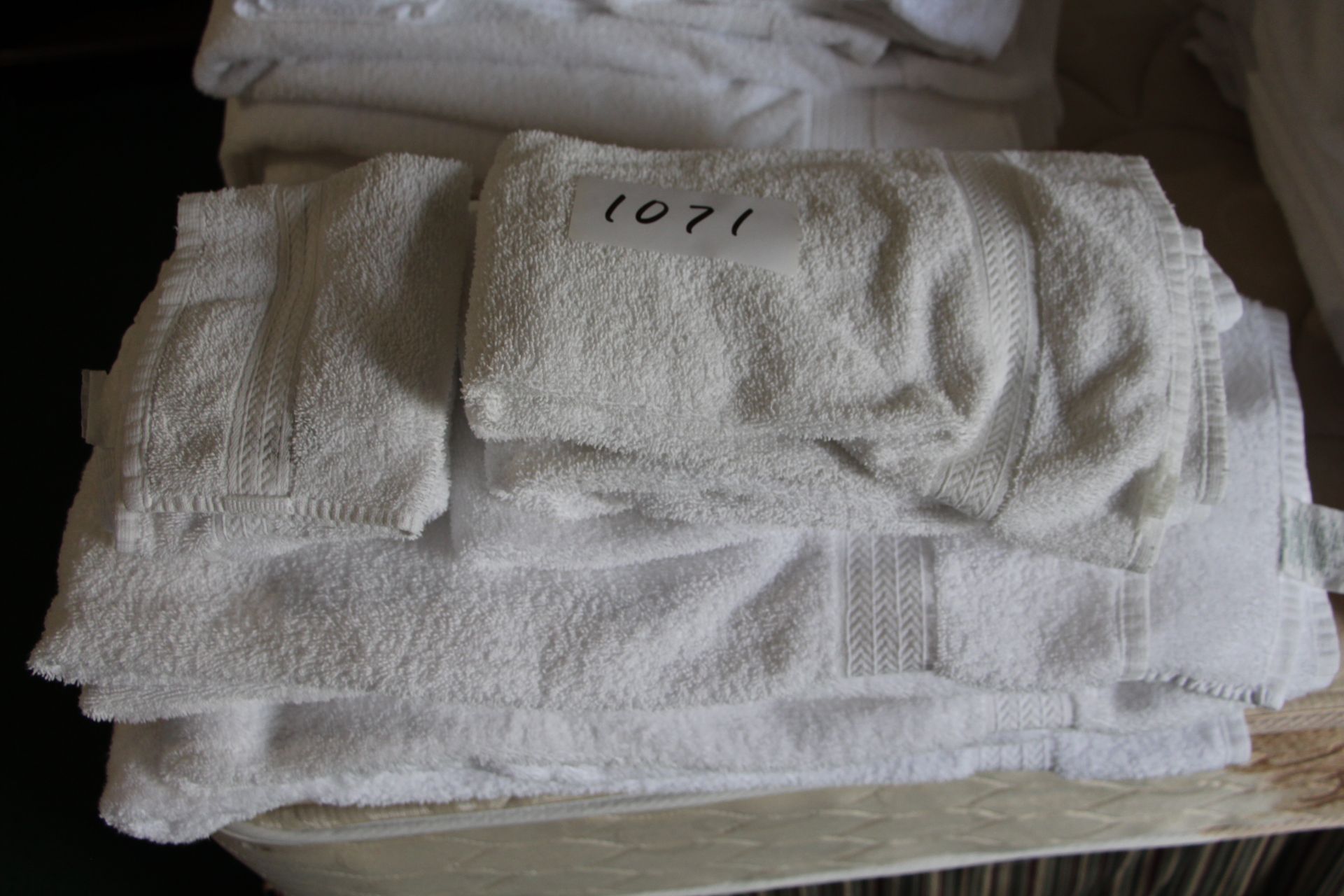 Lot 5 sets of towels including 5 bath towels, 5 hand towels and 5 wash cloths