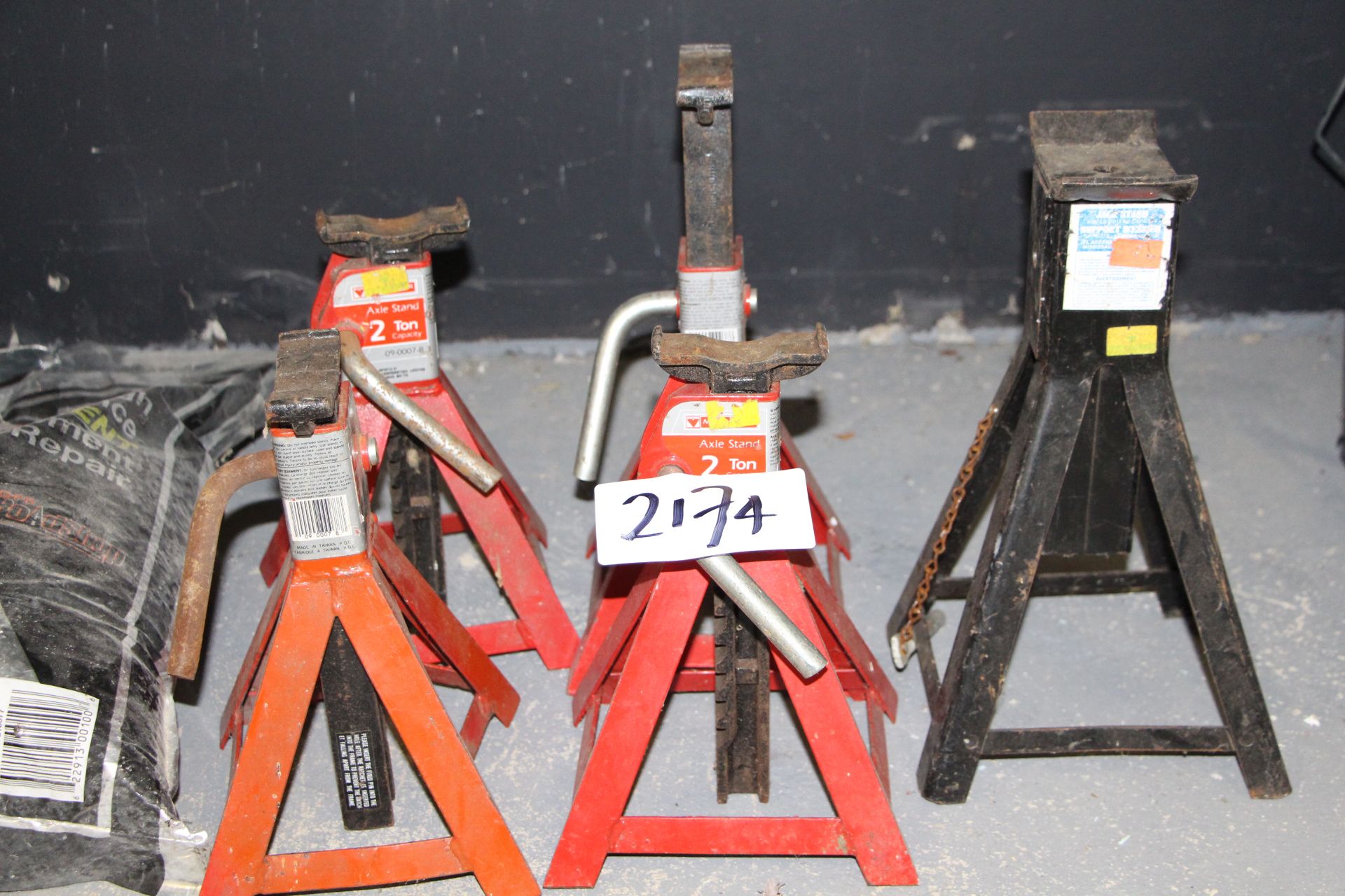 Lot 5 axle stands