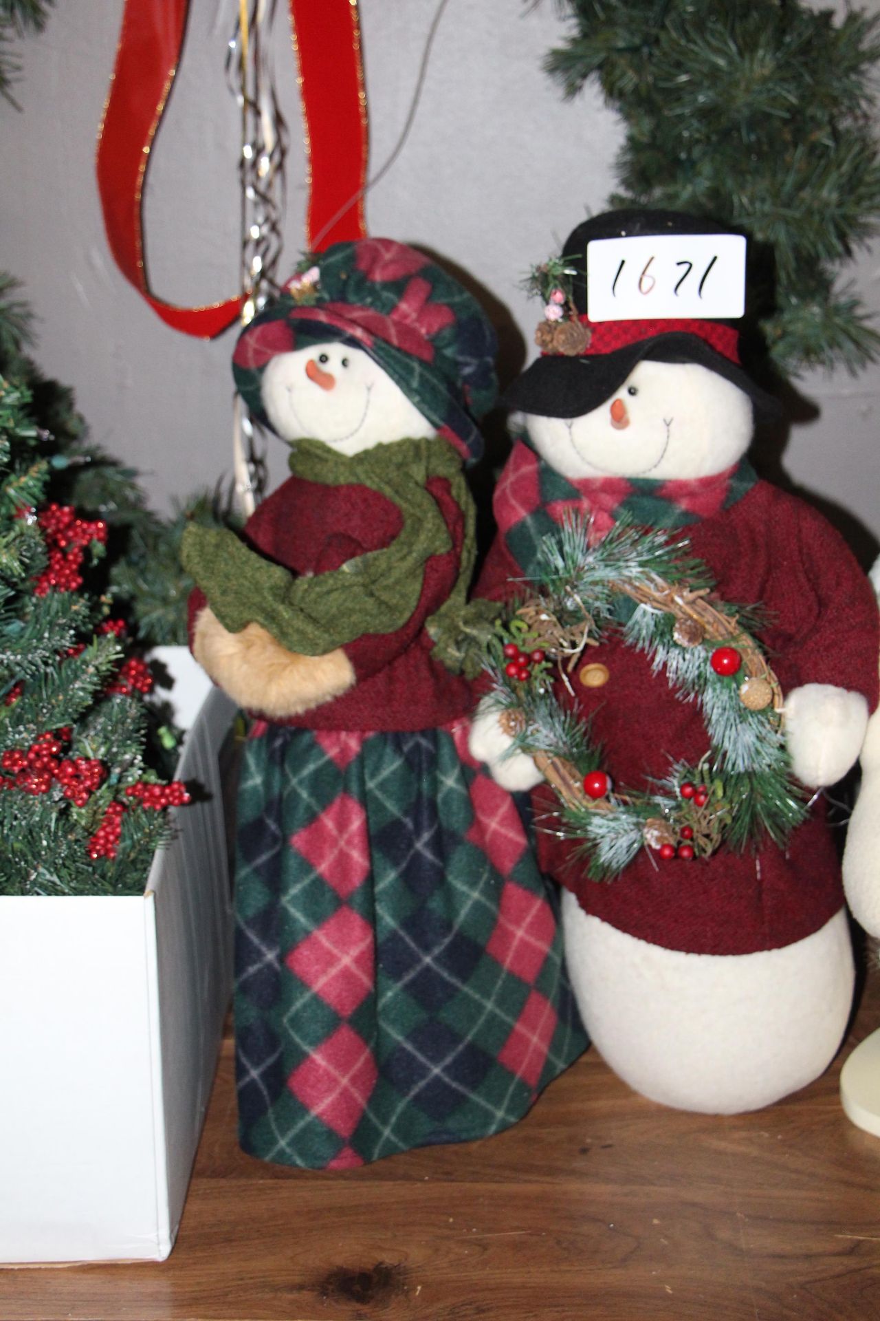 Lot 2 christmas snowmans (Mr. & Mrs. Snow People)