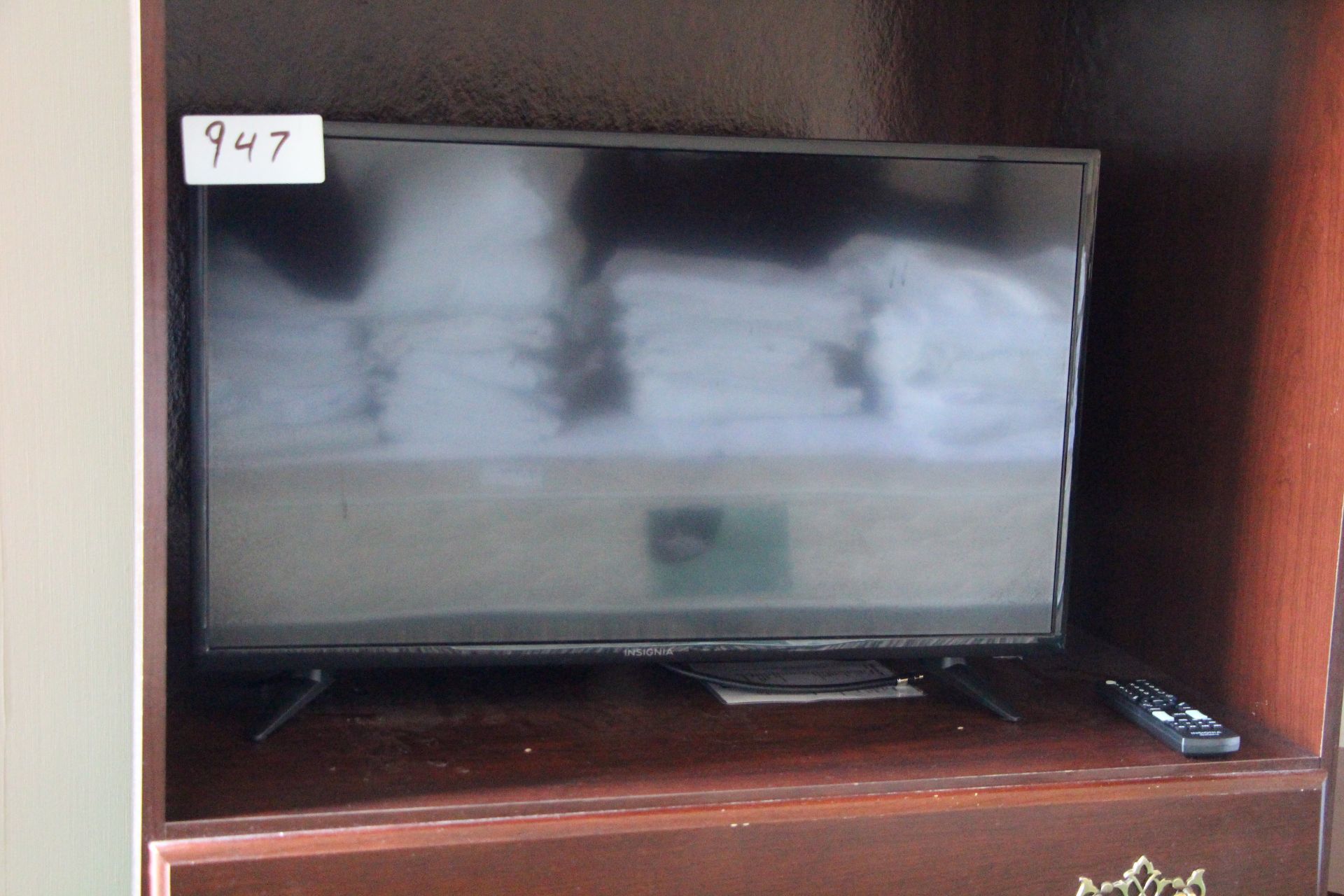 Insignia 32" LCD TV