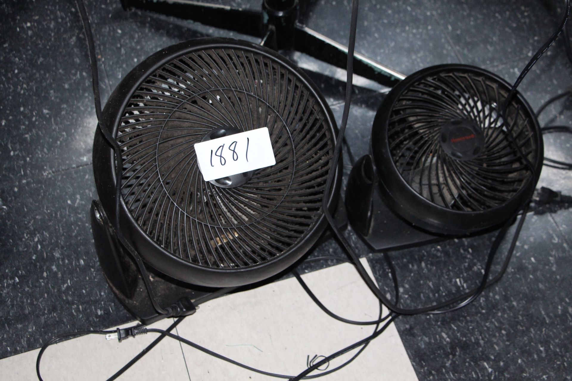 Lot 2 electric fans