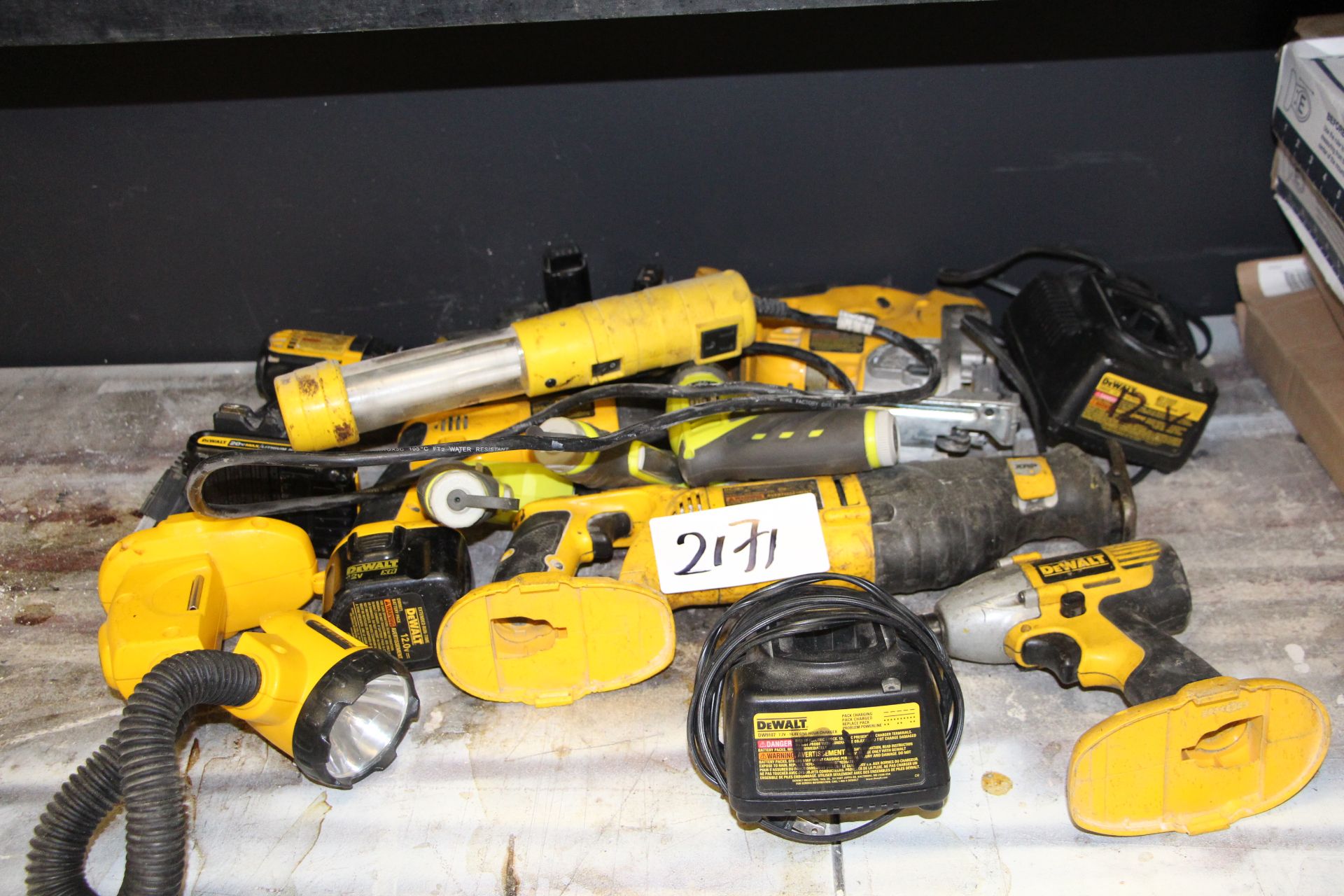 Lot DeWalt hand tools