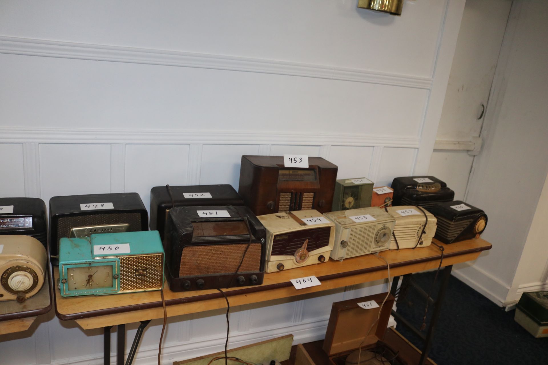 Lot misc antique radios (approx 40pcs) w/ extra tubes & portable turntable - Image 3 of 5