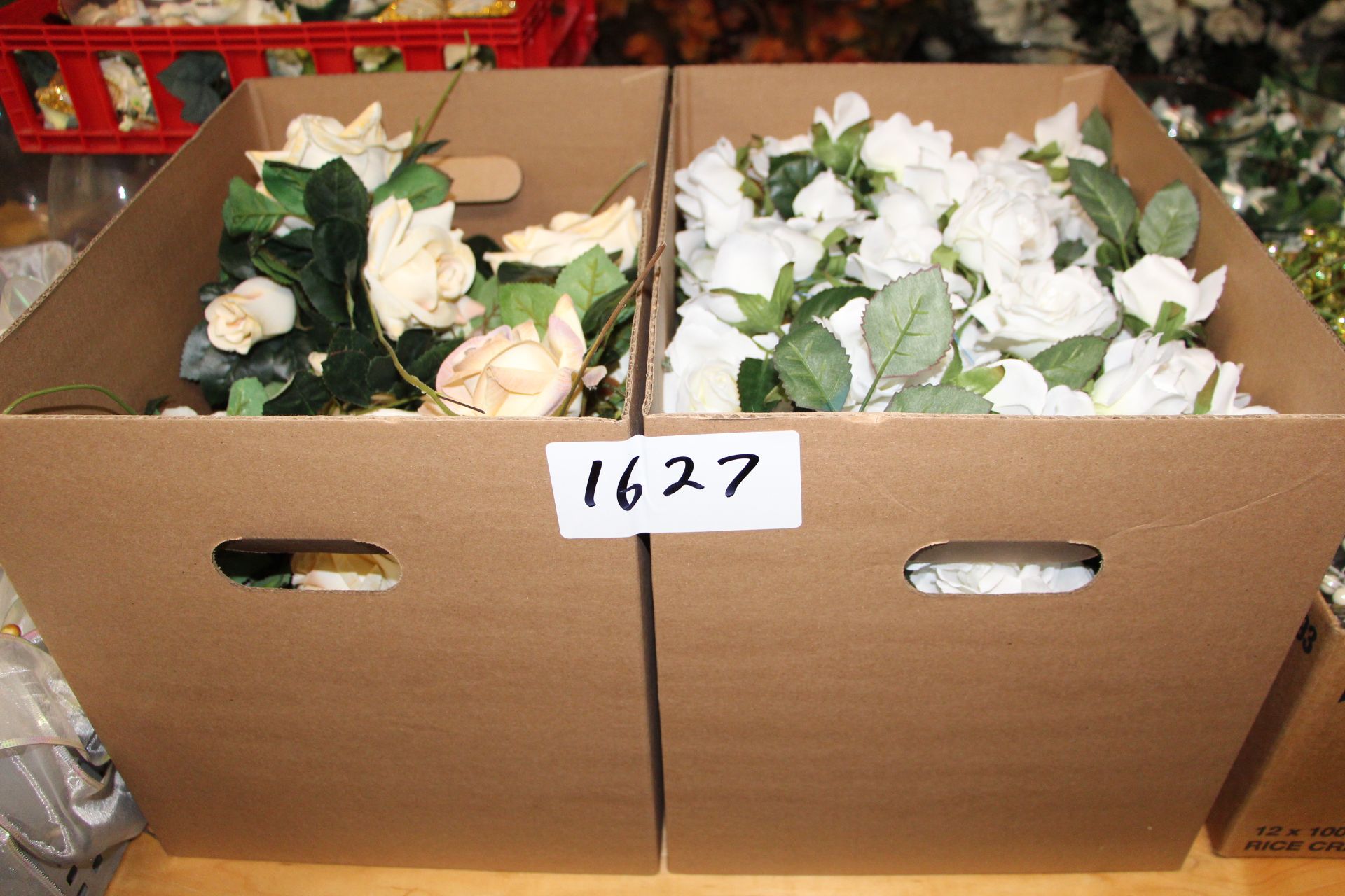 Lot 2 boxes of faux flowers