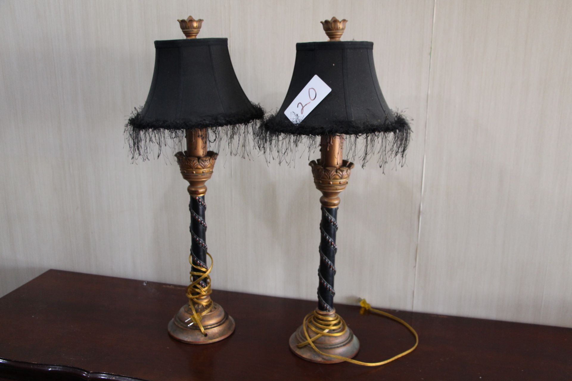 Lot 2 table lamps