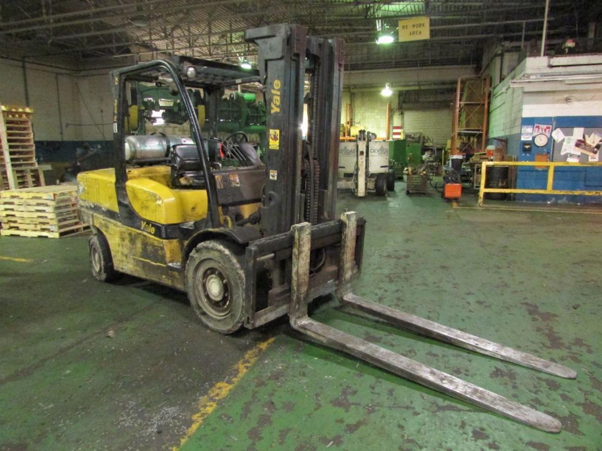 Yale Model GLP120VXNGGE096 10,950 lb. Capacity Fork Lift Truck