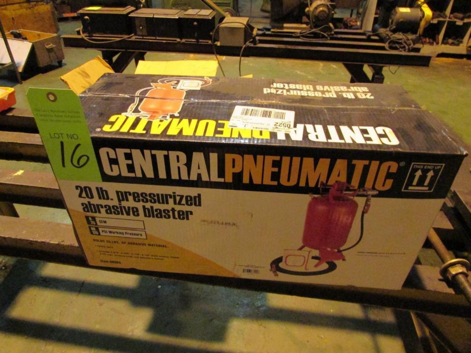 Central Pneumatic Model 68994, 20 Lb. Pressurized Abrasive Blaster