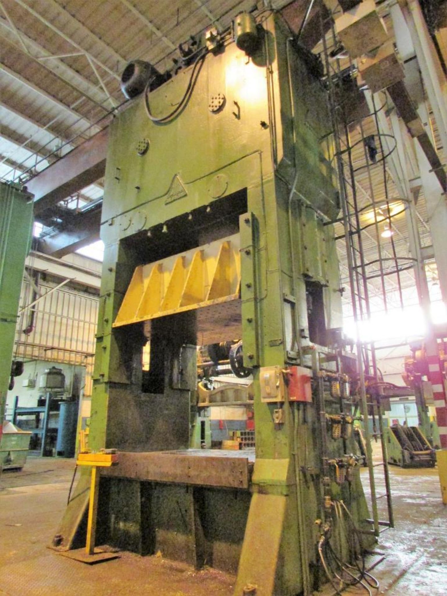 Clearing F2-350-84 350 Ton Two Point Eccentric Straight Side Press - Image 7 of 17