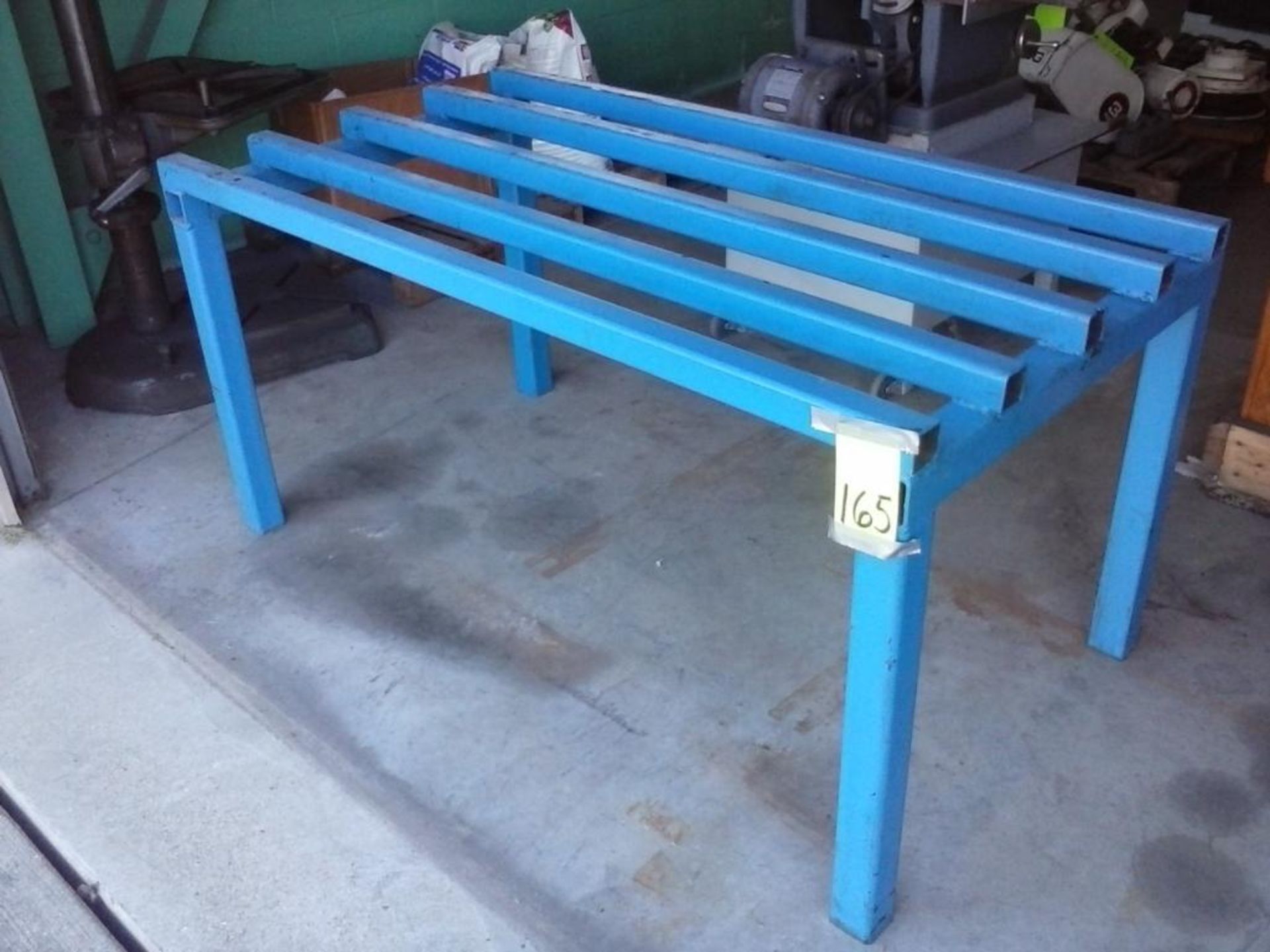 LOT- HEAVY DUTY WORK BENCH