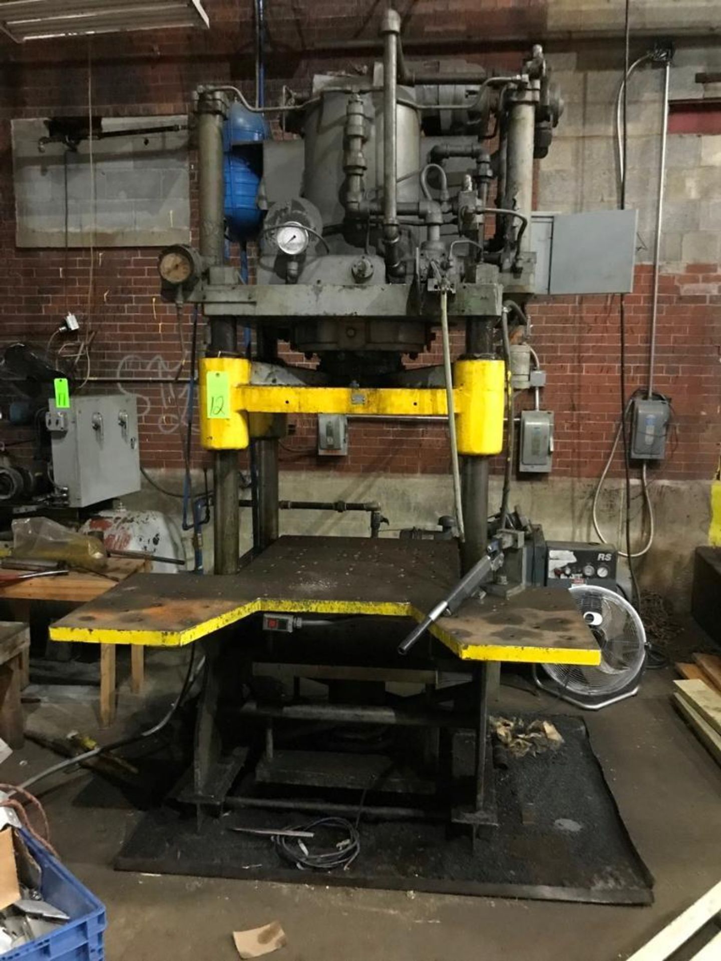 4 Post 200 Ton Hydraulic Press