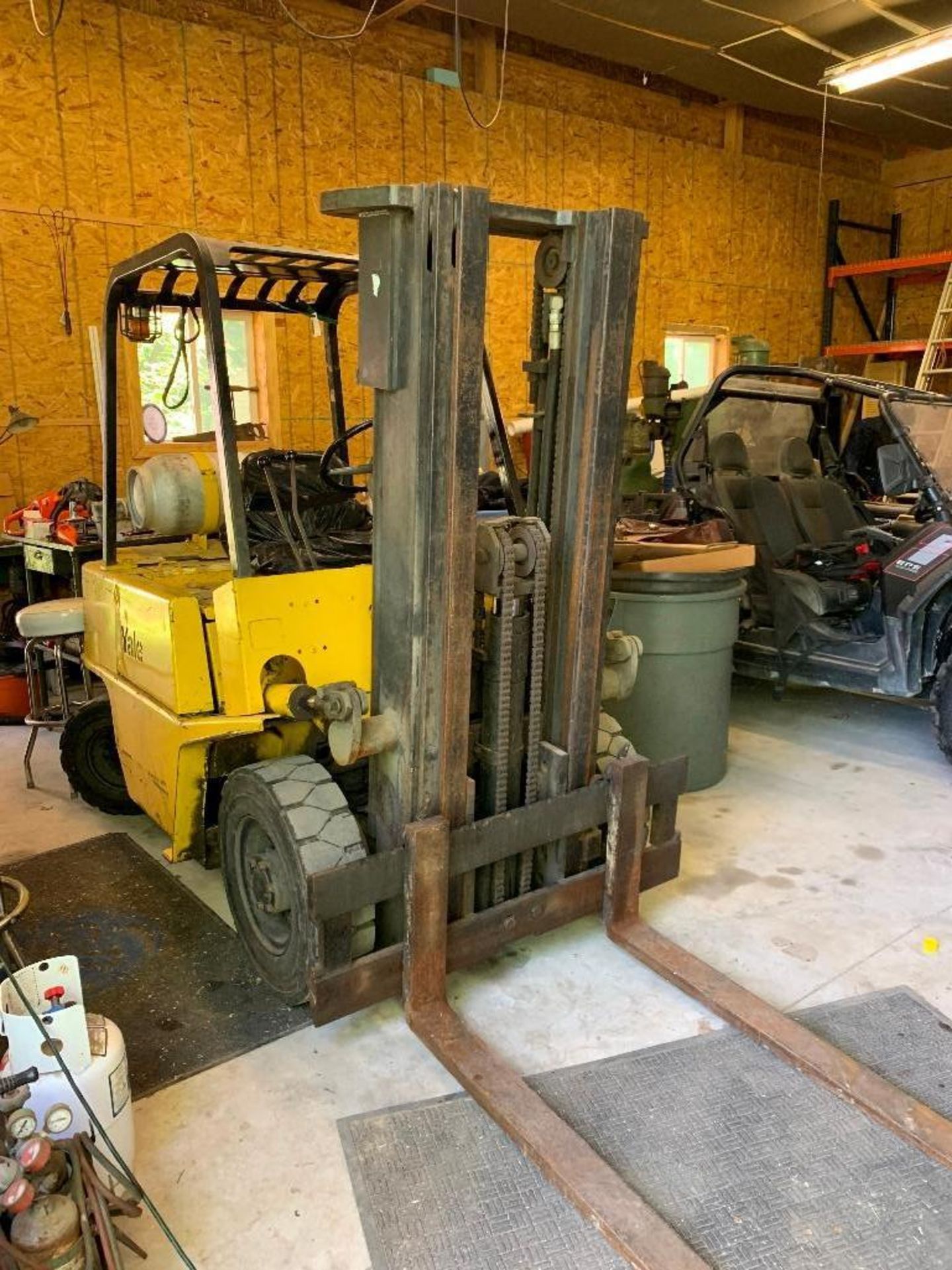 YALE 5000 LB. LP GAS LIFT TRUCK