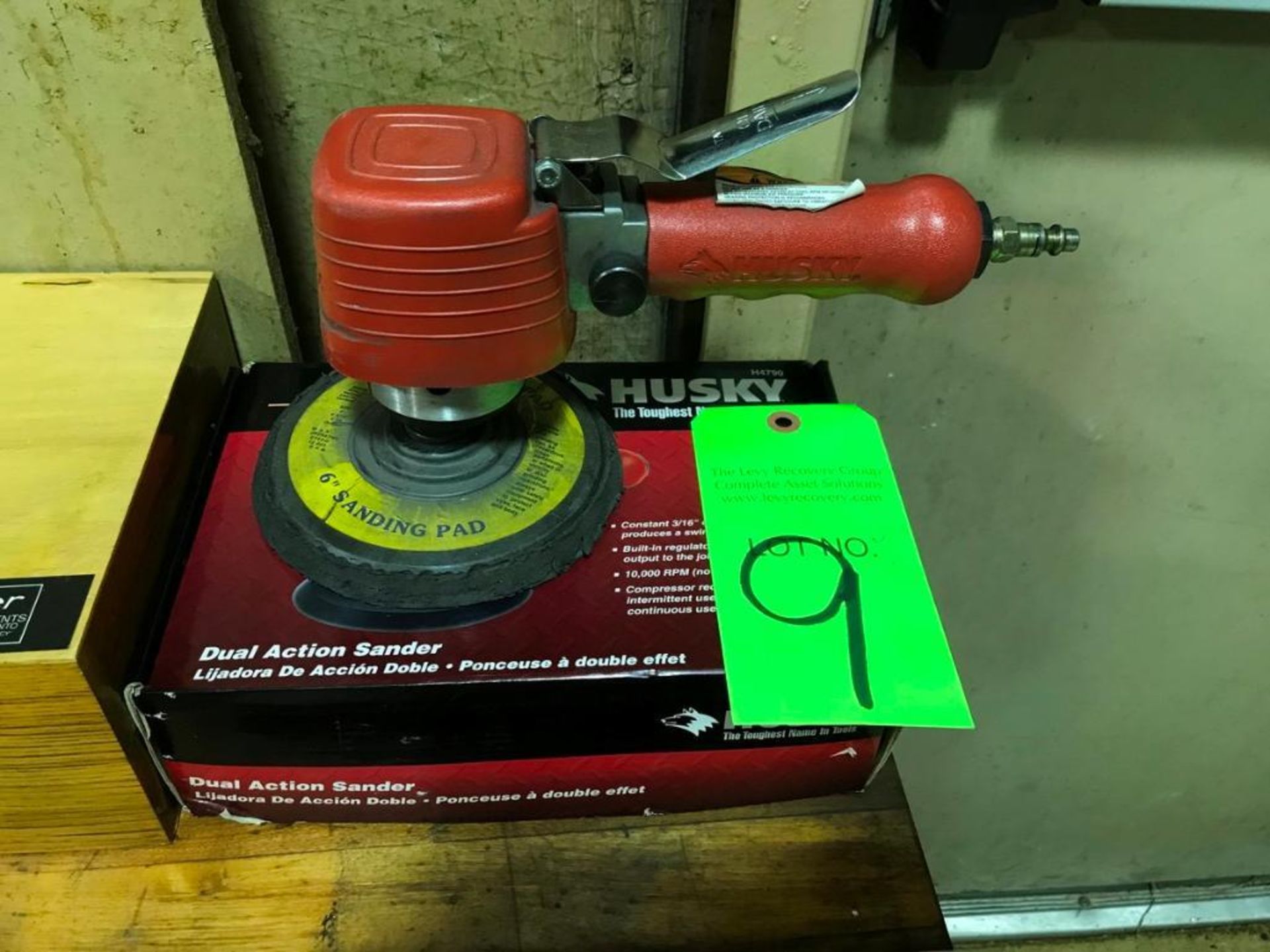 Husky, mdl. H4790, Air Powered 6'' Dual Action Sander