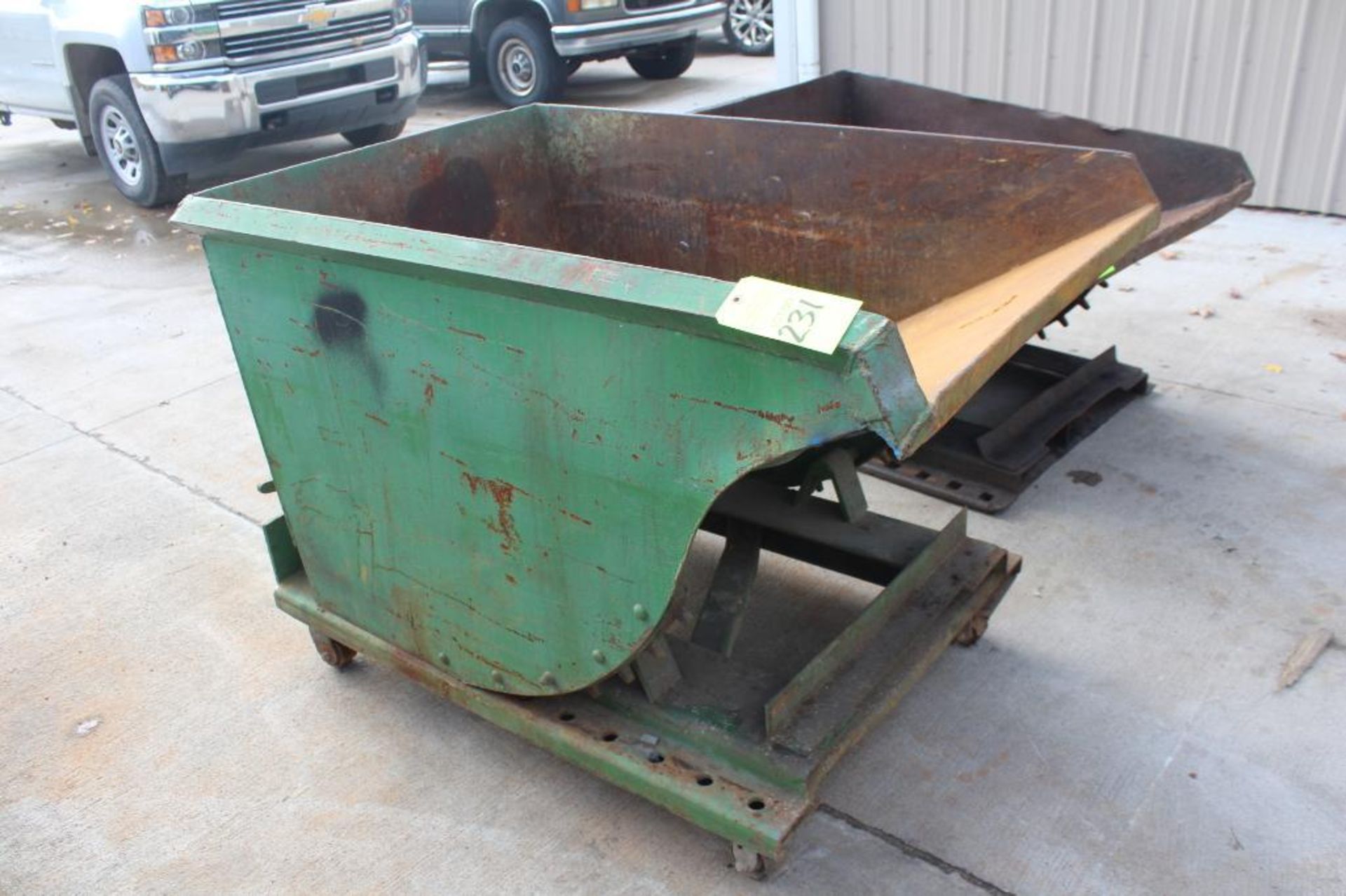 Caster Mounted Self-Dumping Hopper