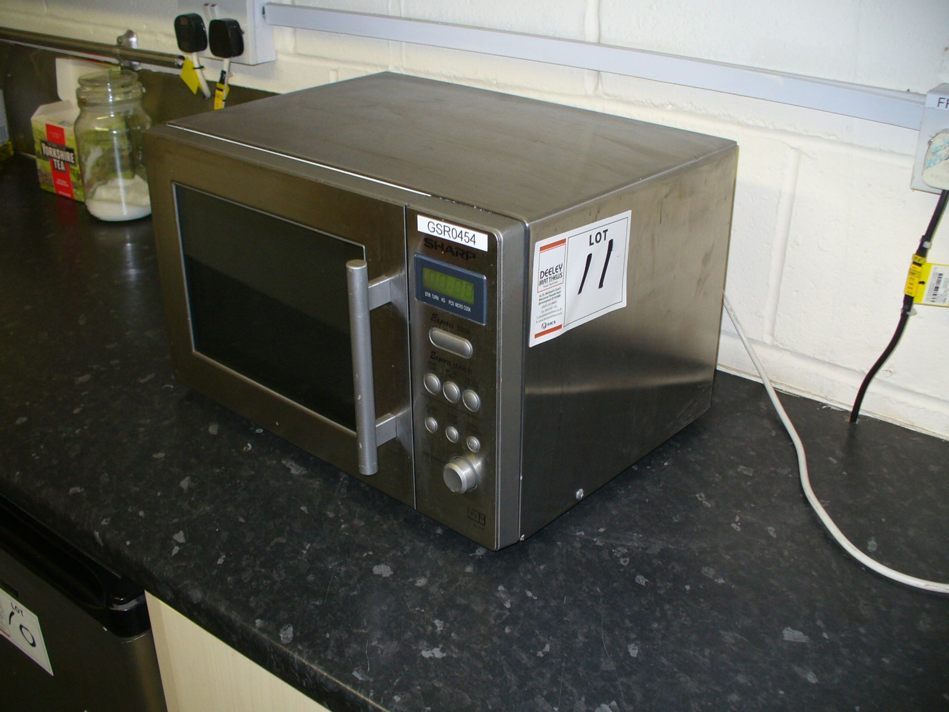 Sharp R 2457M 800w MICROWAVE OVEN