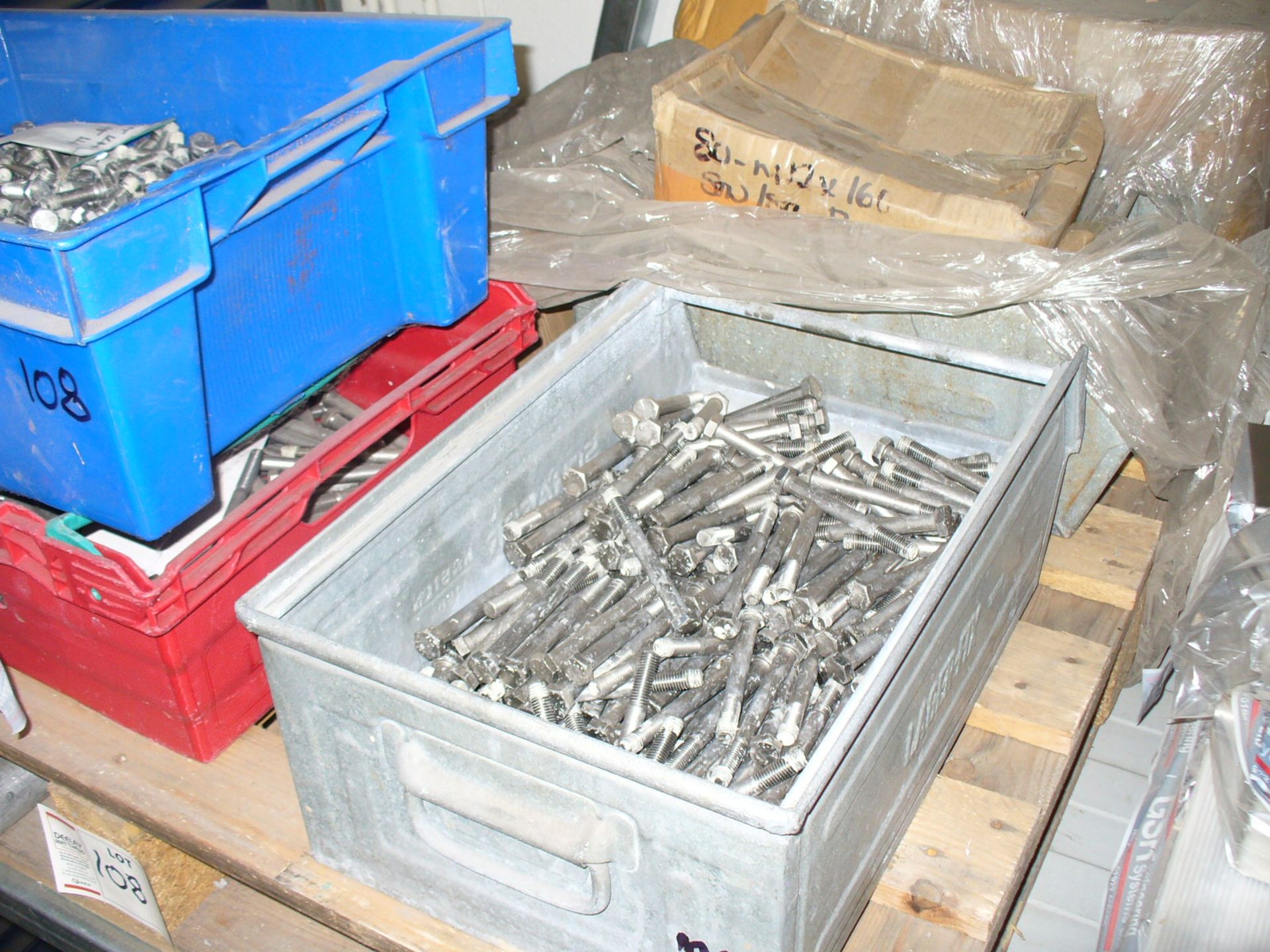 Pallet comprising assorted M12 and M16 stainless steel BOLTS