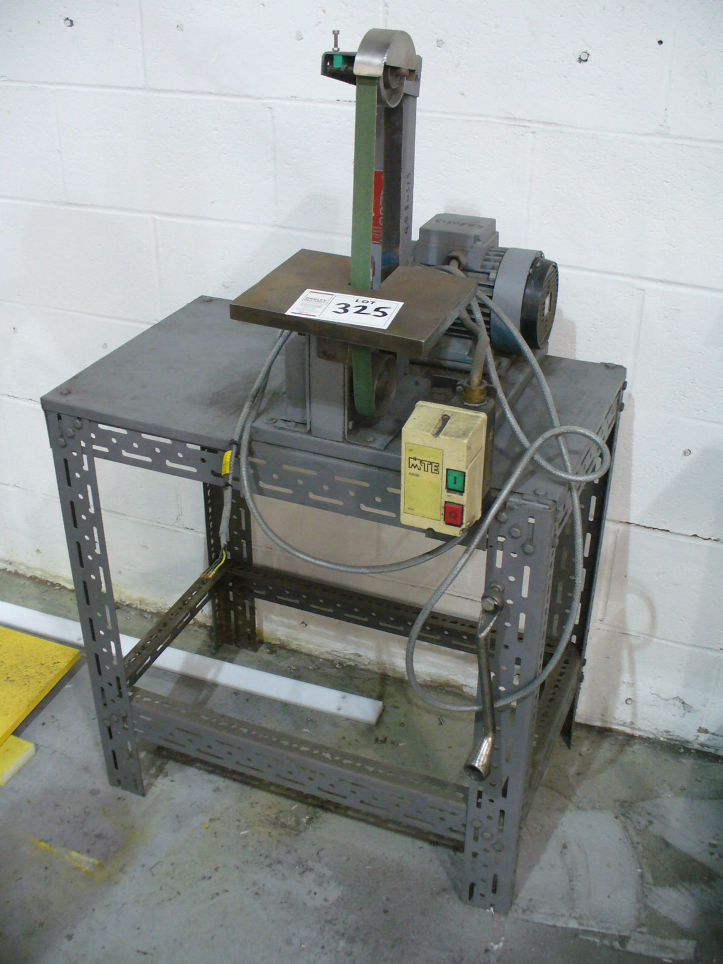 Vanco BELT LINISHER  and table