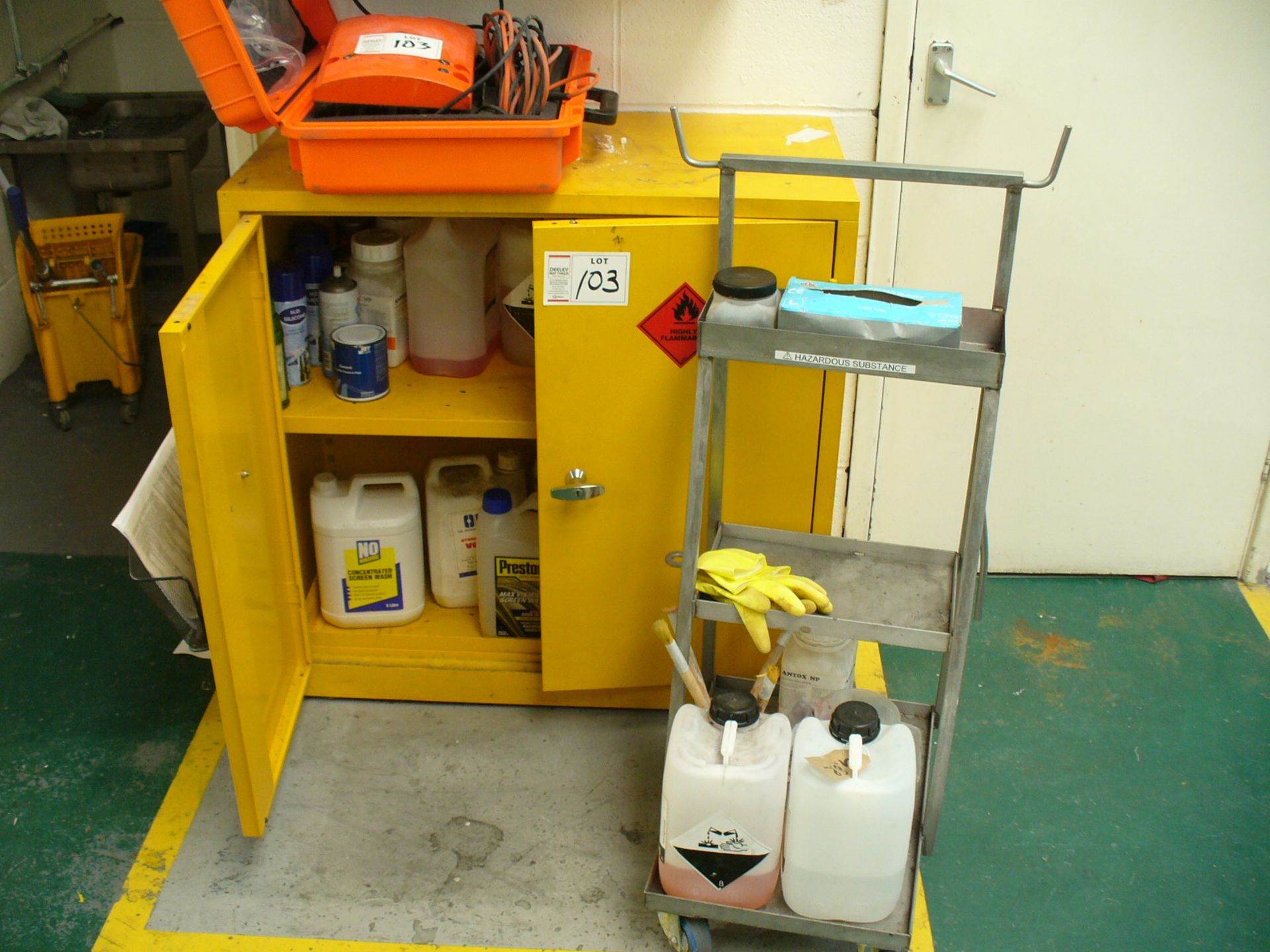 Cougartron Proplus WELD CLEANING MACHINE with association chemicals, serial no 20-00371, trolley, - Image 2 of 3