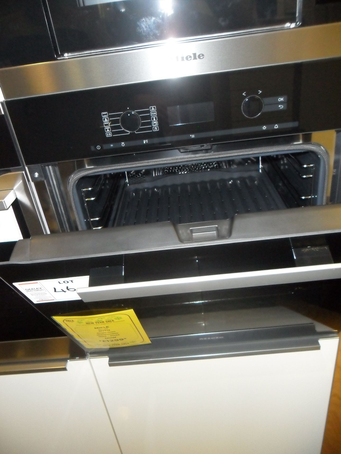 Miele H6460BP multi function SINGLE OVEN RRP £1,299 - Image 2 of 5