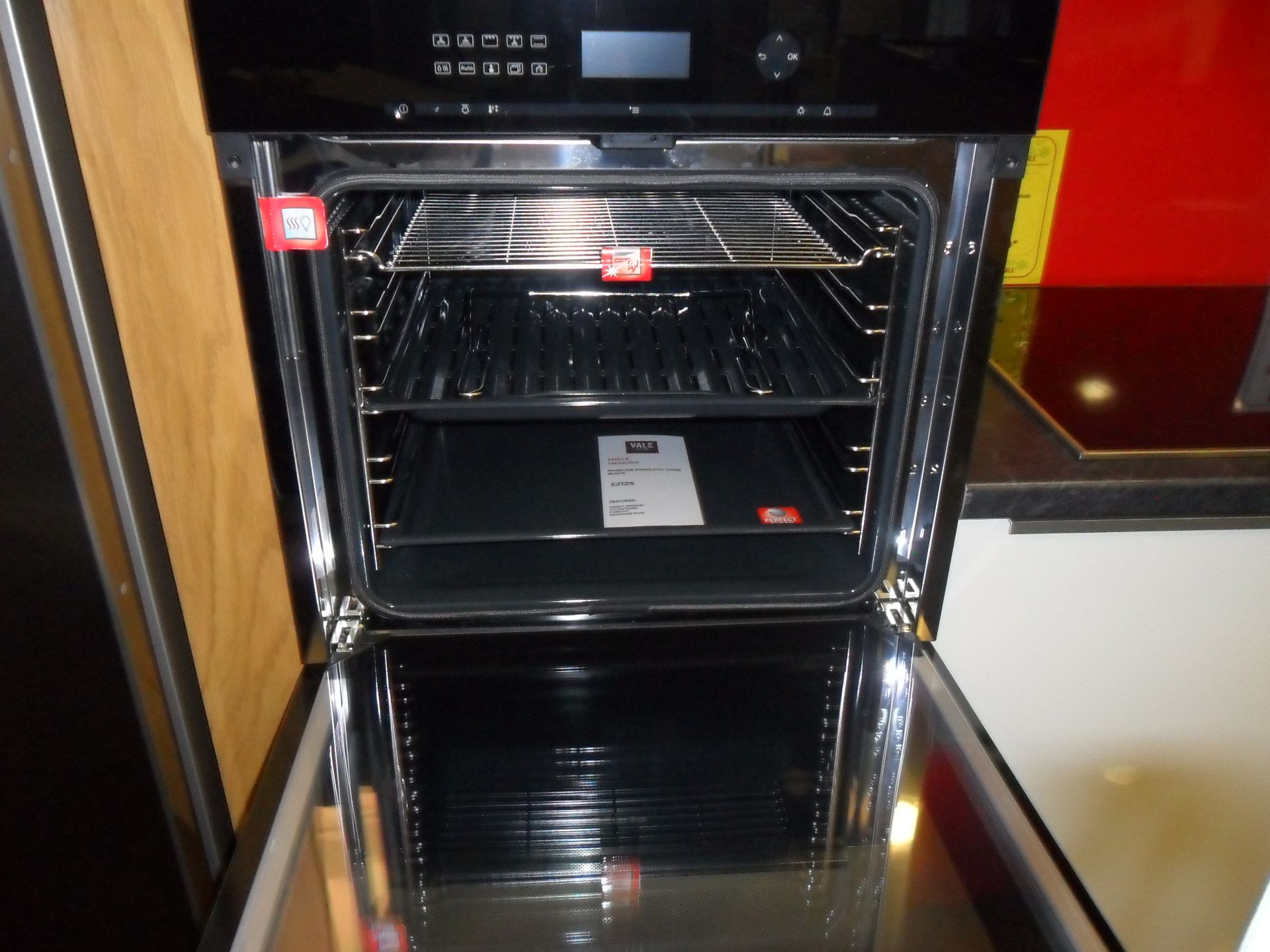 Miele 46461BP Pure Line Pyrolite OVEN black RRP £2,125 - Image 3 of 3