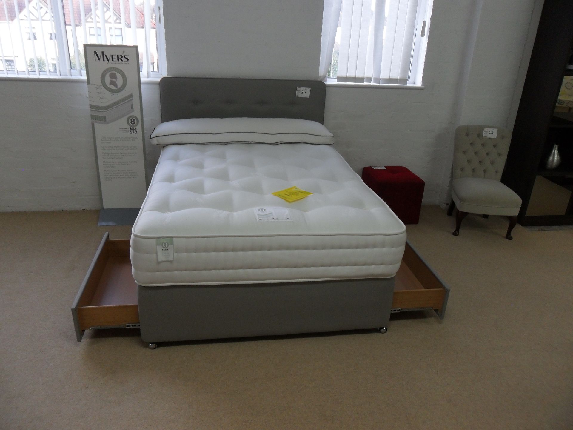 Myers De-Luxe Set 4'6" 2 DRAWER DIVAN BASE 1600 pocket sprung MATTRESS RRP £799 - Image 3 of 4