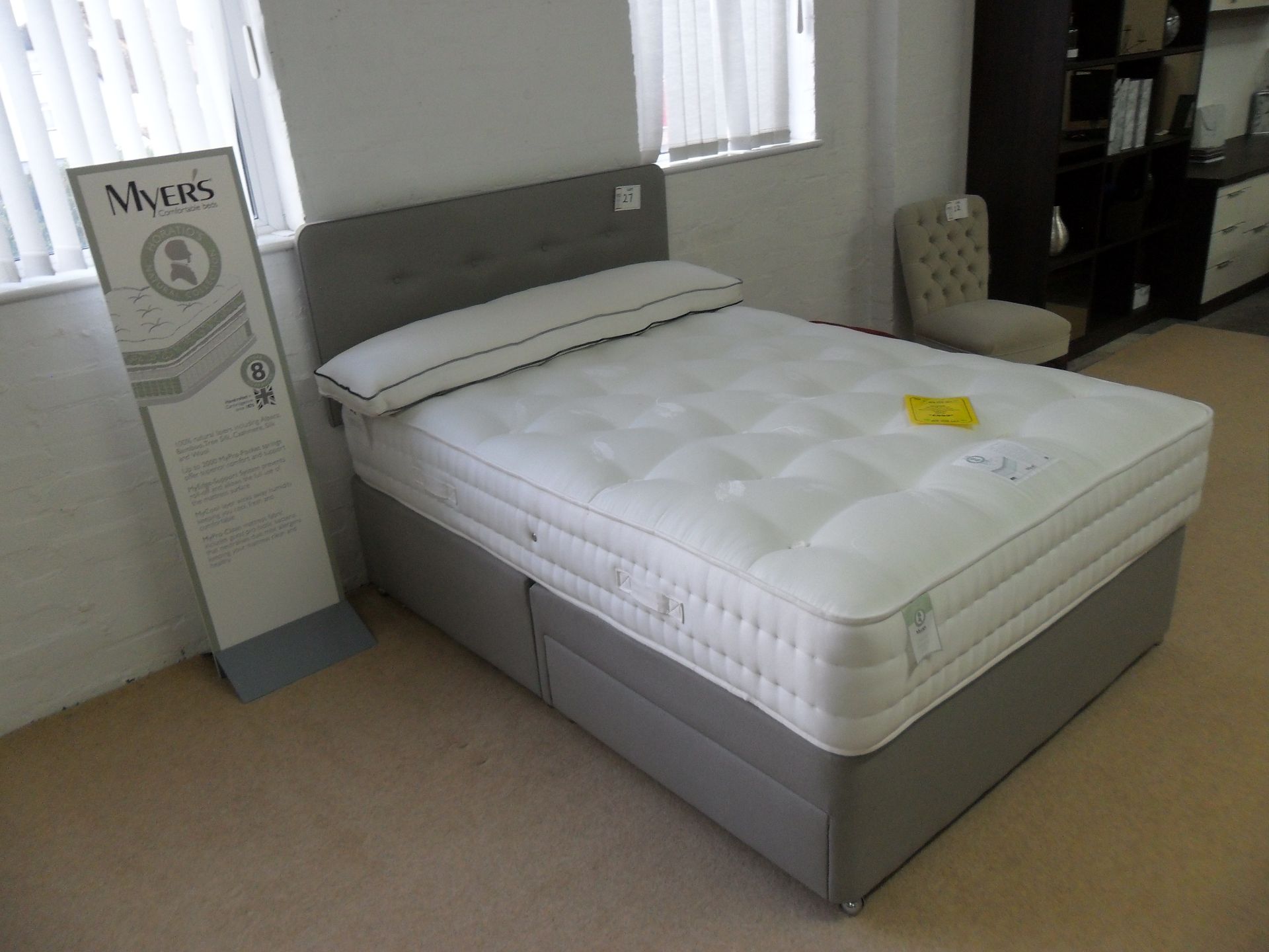 Myers De-Luxe Set 4'6" 2 DRAWER DIVAN BASE 1600 pocket sprung MATTRESS RRP £799 - Image 2 of 4