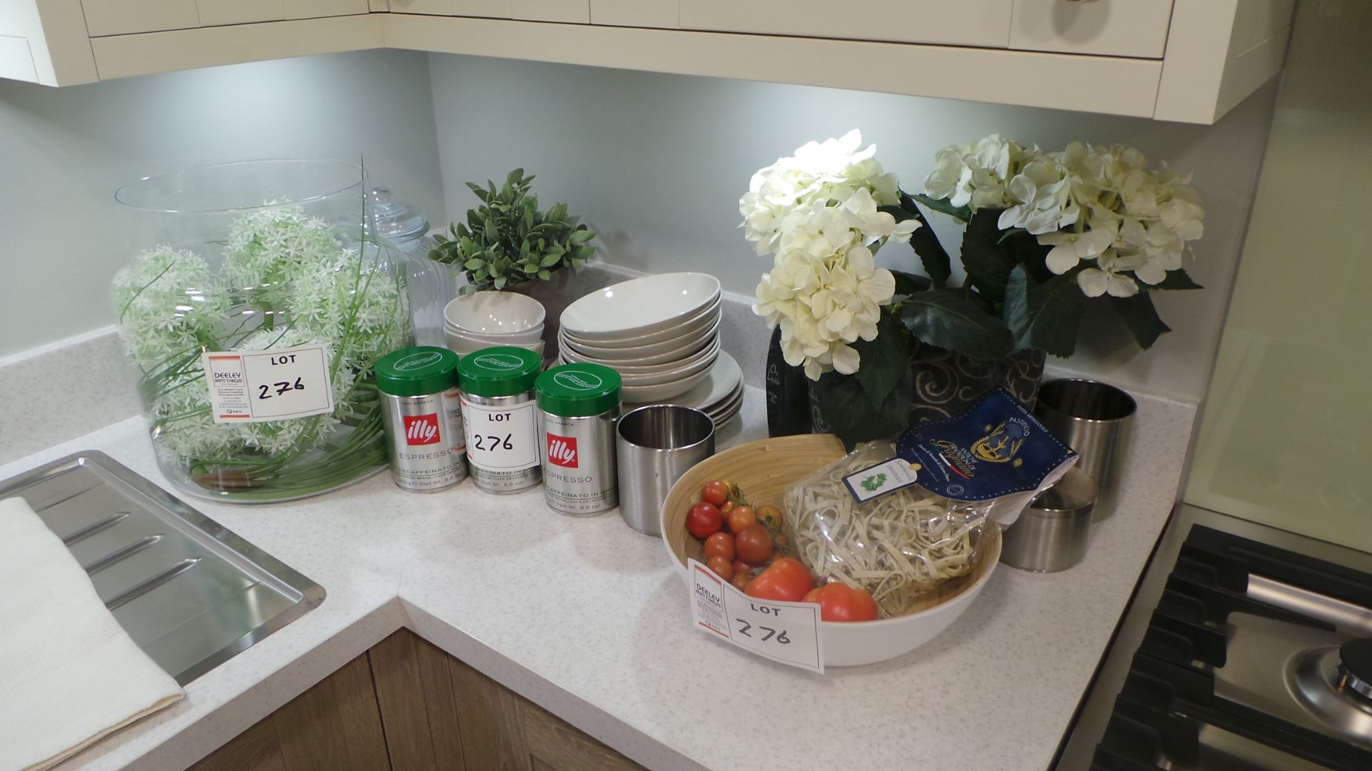 Big display PLANTS, kitchen PLATES and COFFEE BEANS