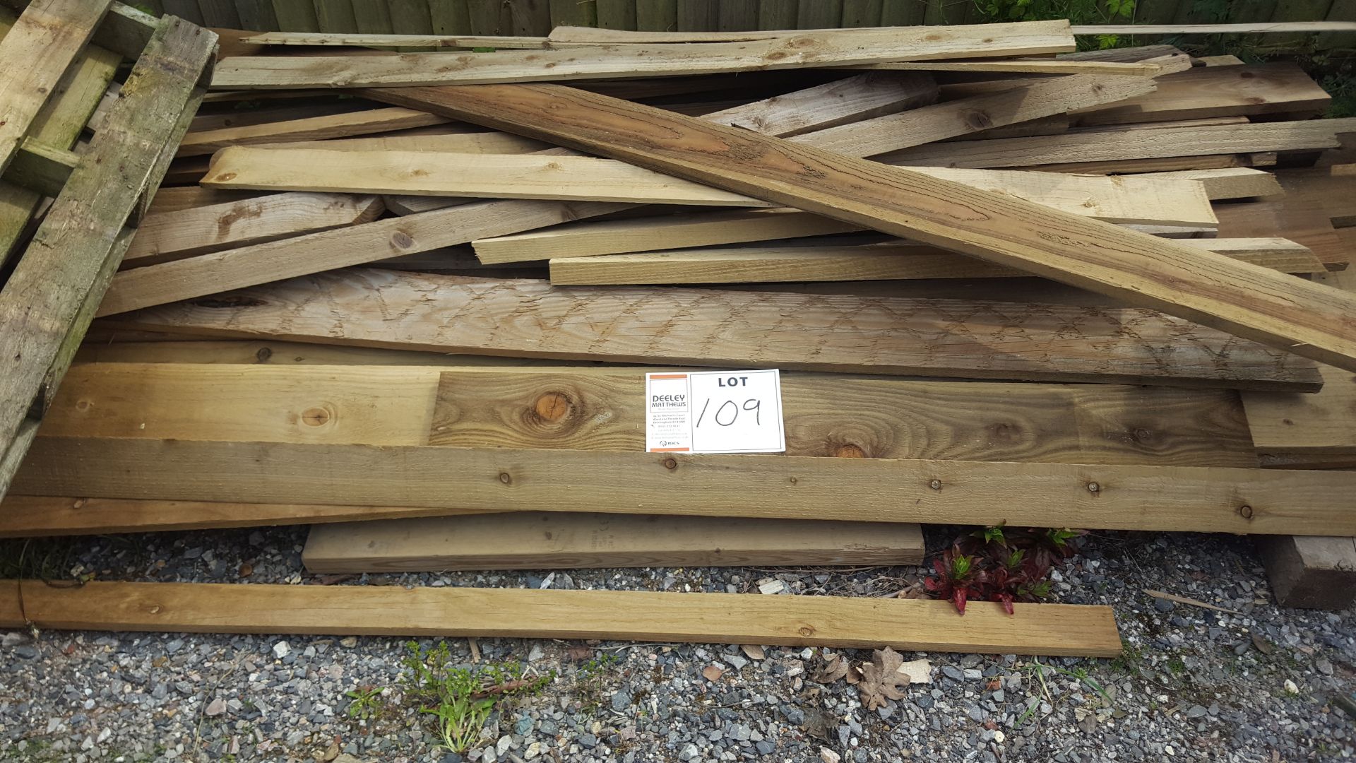 TIMBER POSTS (including notched), GRAVEL BOARD, CLOSE BOARDING, RAILS, etc - Image 2 of 4