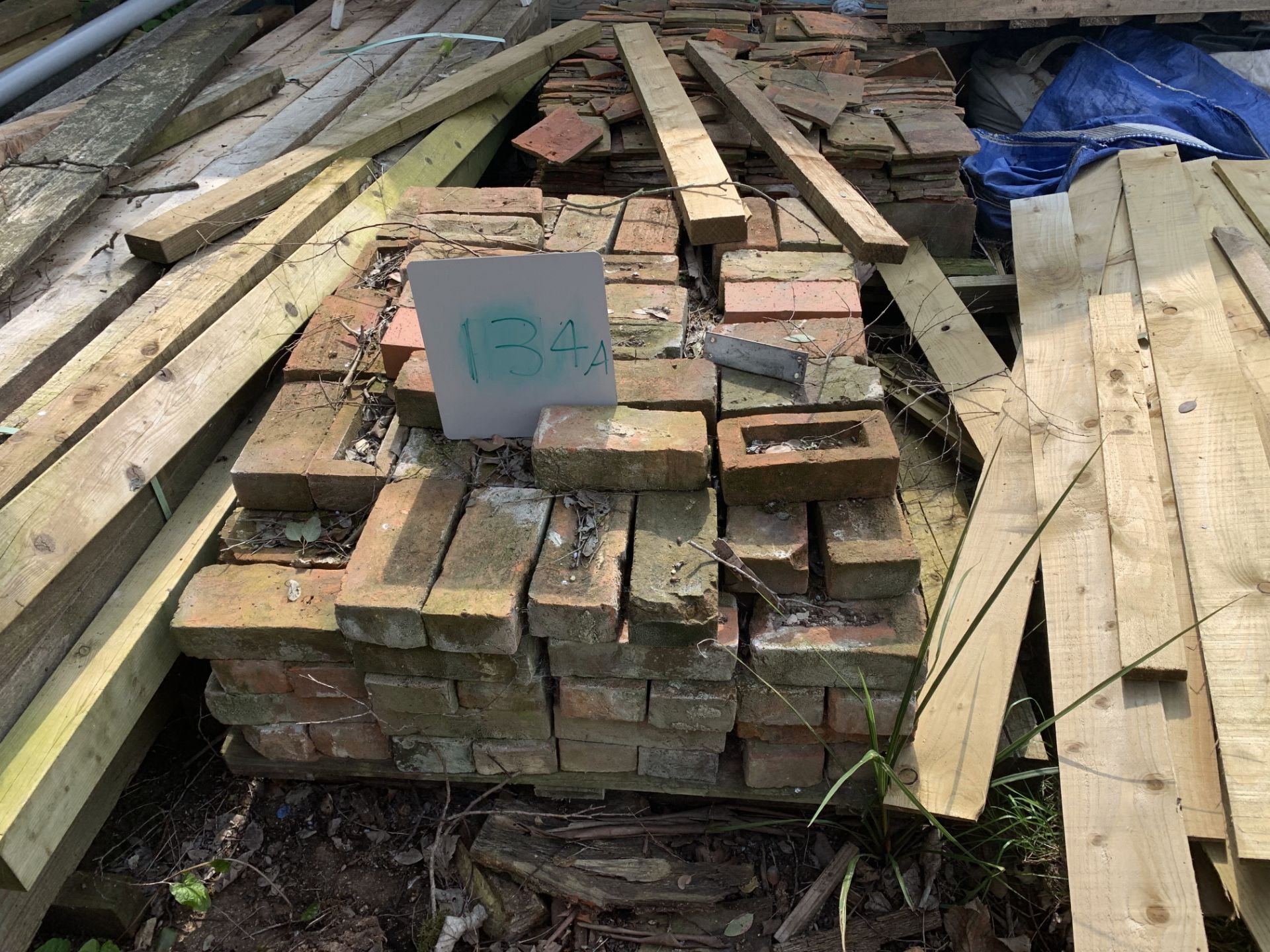 Pallet of RECLAIMED TILES, pallet of RECLAIMED CLAY ROOF TILES