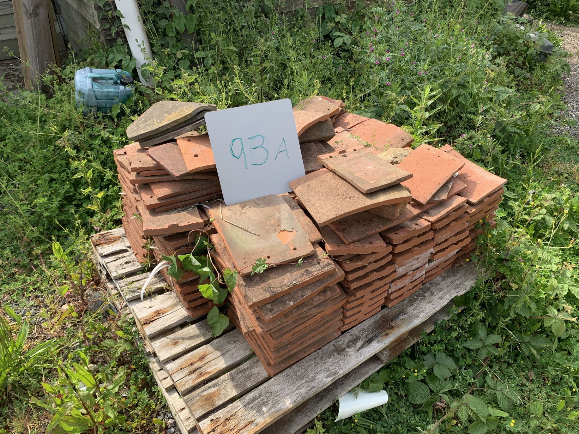 Pallet of approx 250 RECLAIMED CLAY ROOF TILES