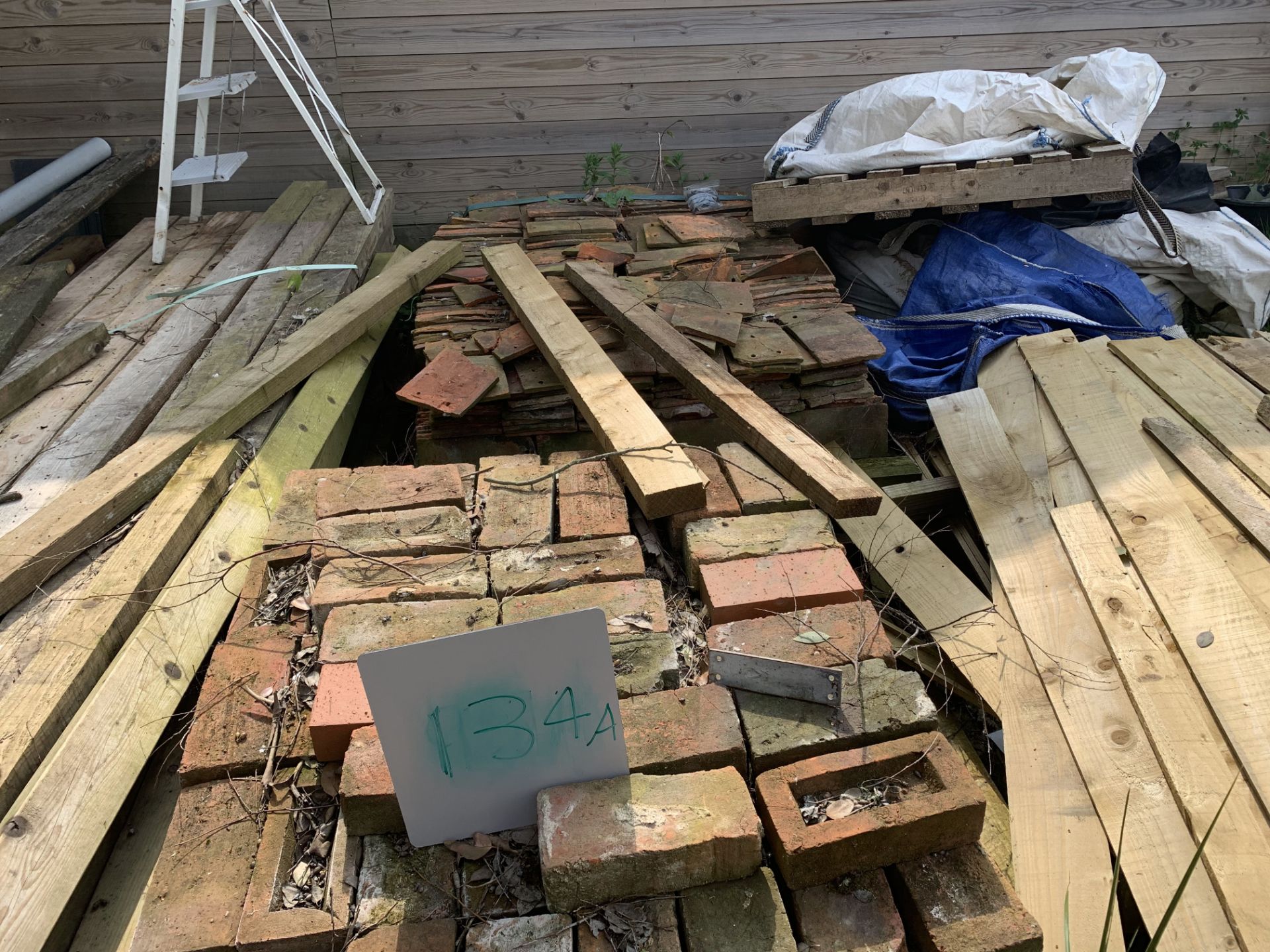 Pallet of RECLAIMED TILES, pallet of RECLAIMED CLAY ROOF TILES - Image 2 of 2