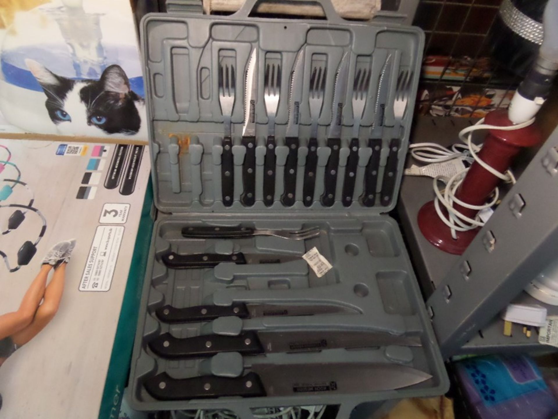 CASE OF STEAK CUTLERY AND KITCHEN KNIVES