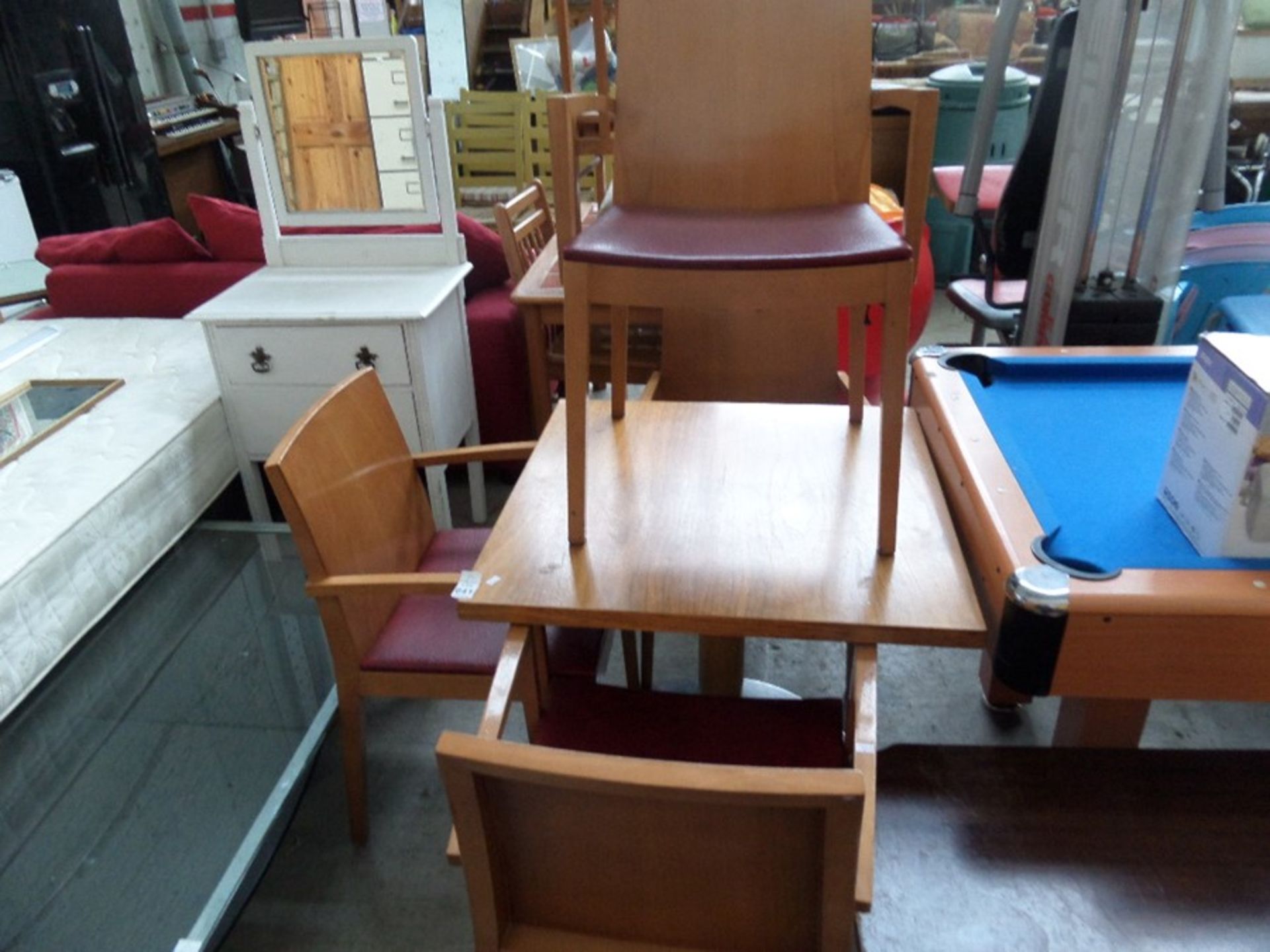 SQUARE TABLE WITH 4 CHAIRS