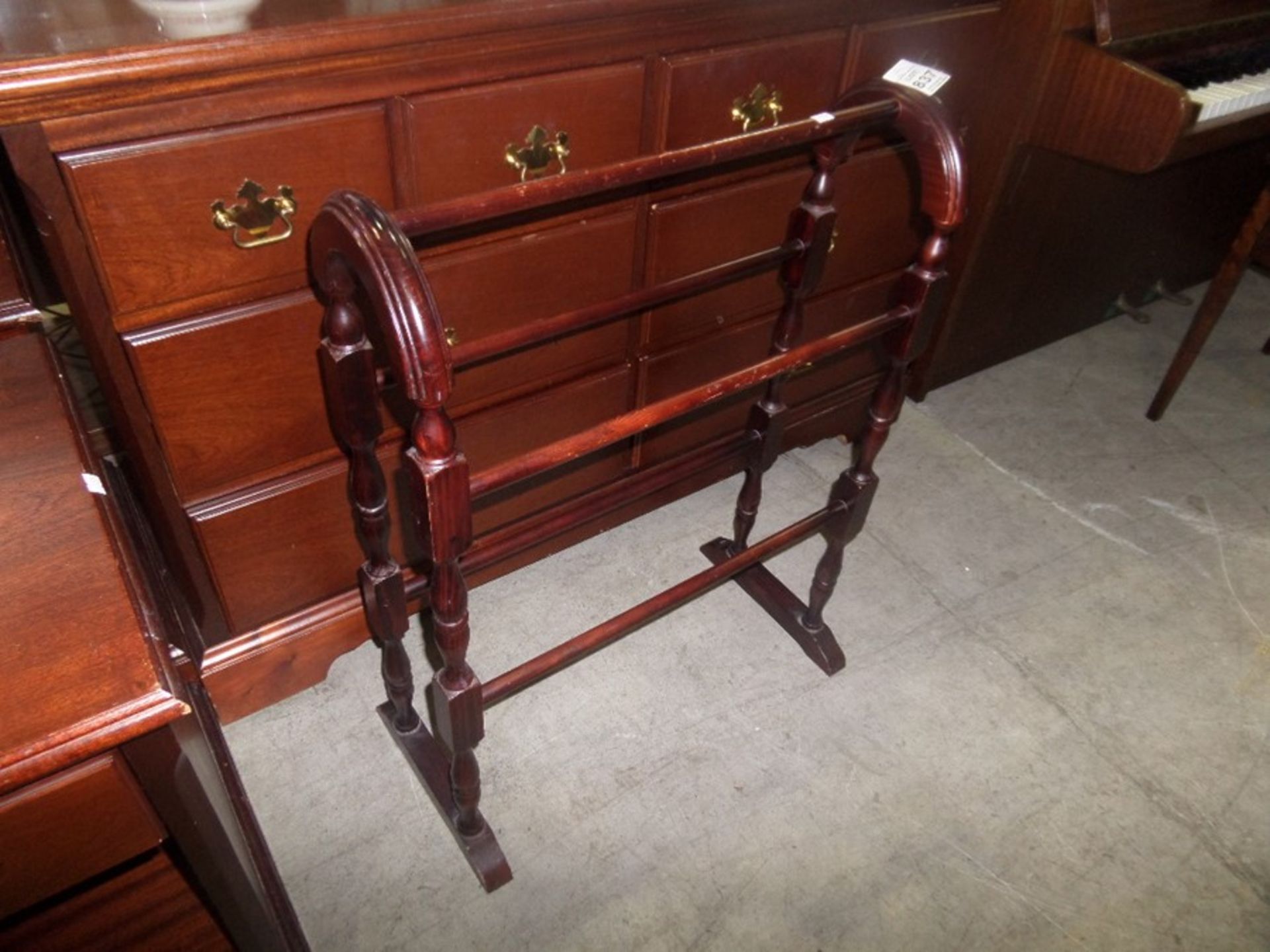 MAHOGANY TOWEL RAIL