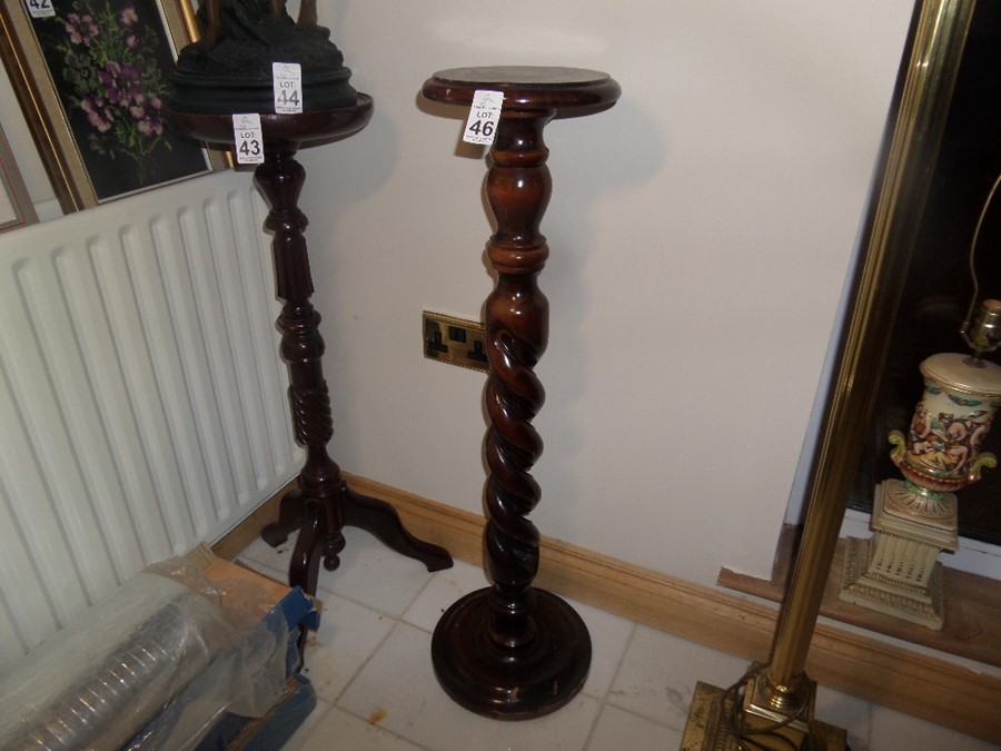 MAHOGANY BARLEY TWIST PLANT STAND