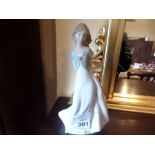 LLADRO NAO LADY FIGURINE