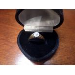 LADIES 9CT GOLD HALLMARKED RING IN CASE