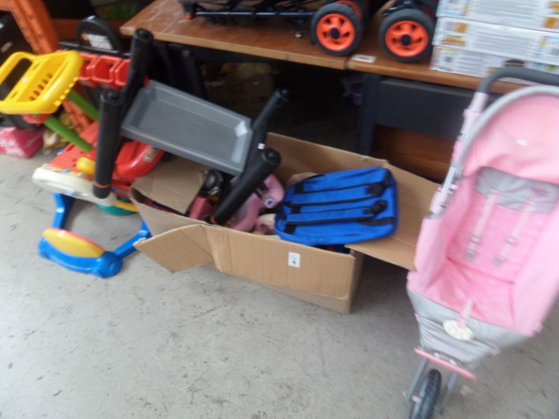 LOT OF CHILDRENS TOYS