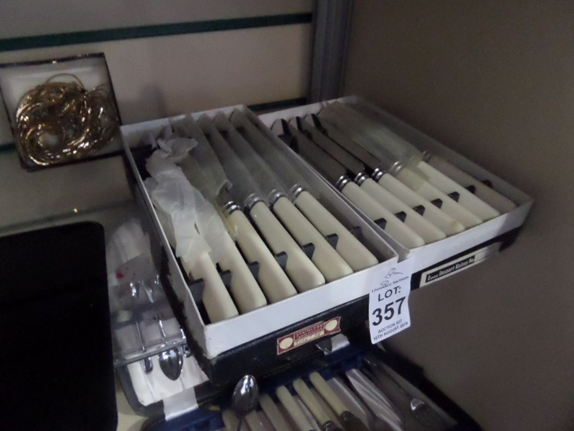 BOXED ZENITH MAIN COURSE KNIVES AND DESSERT KNIVES