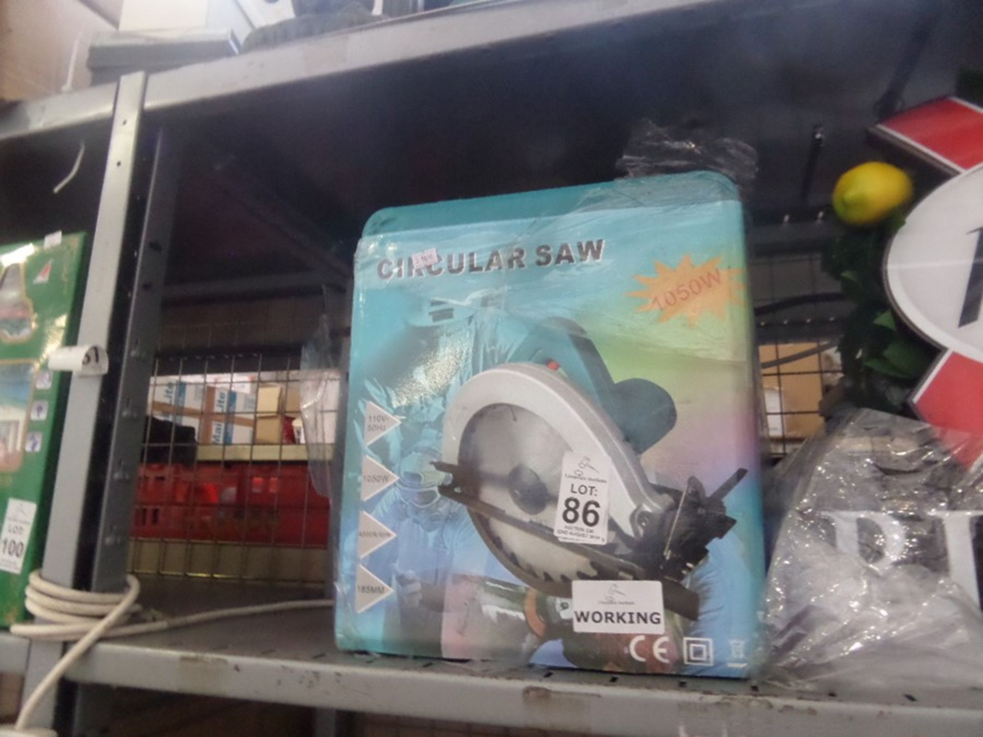 BOXED CIRCULAR SAW WORKING