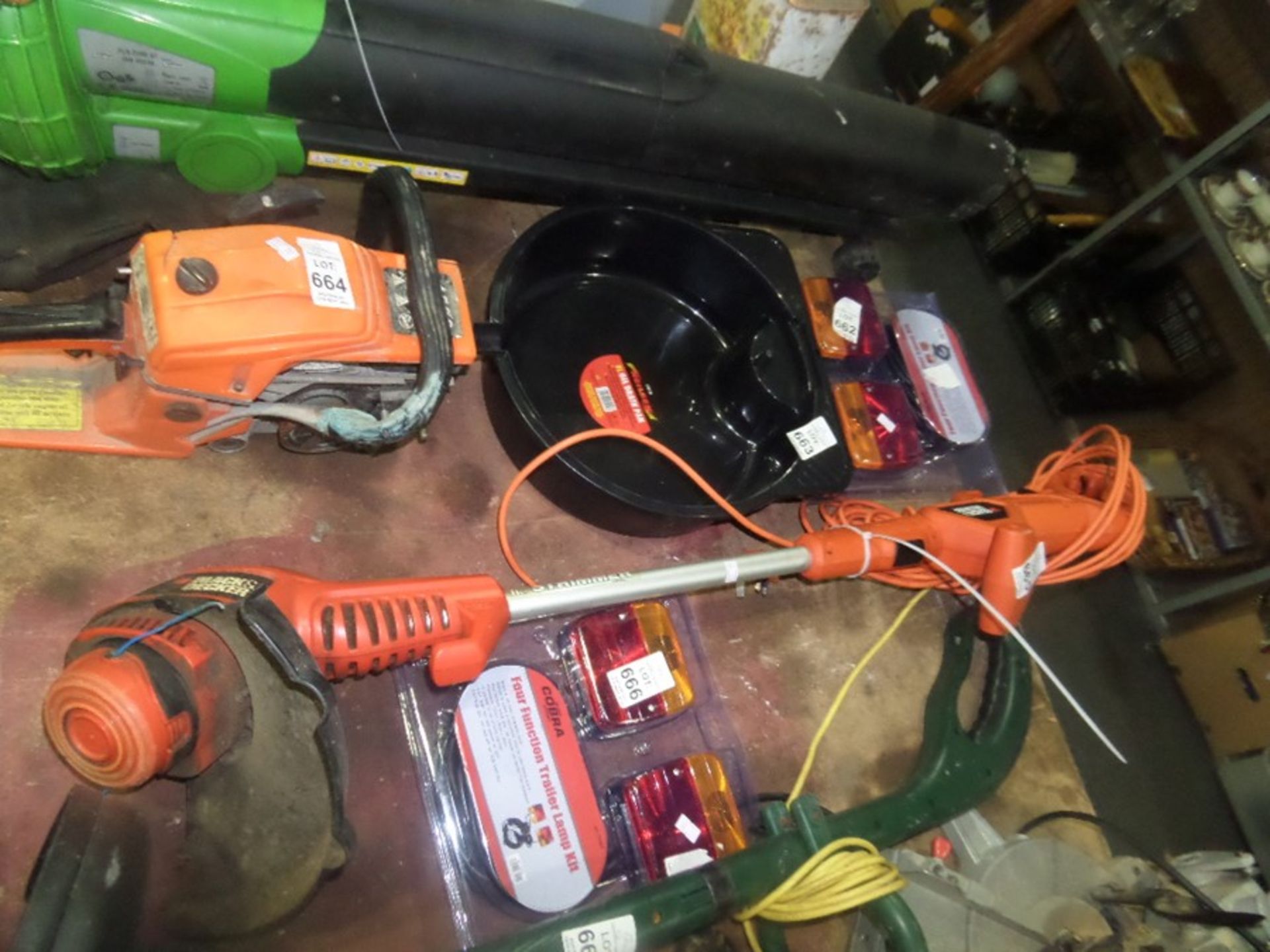 BLACK AND DECKER STRIMMER (WORKING)