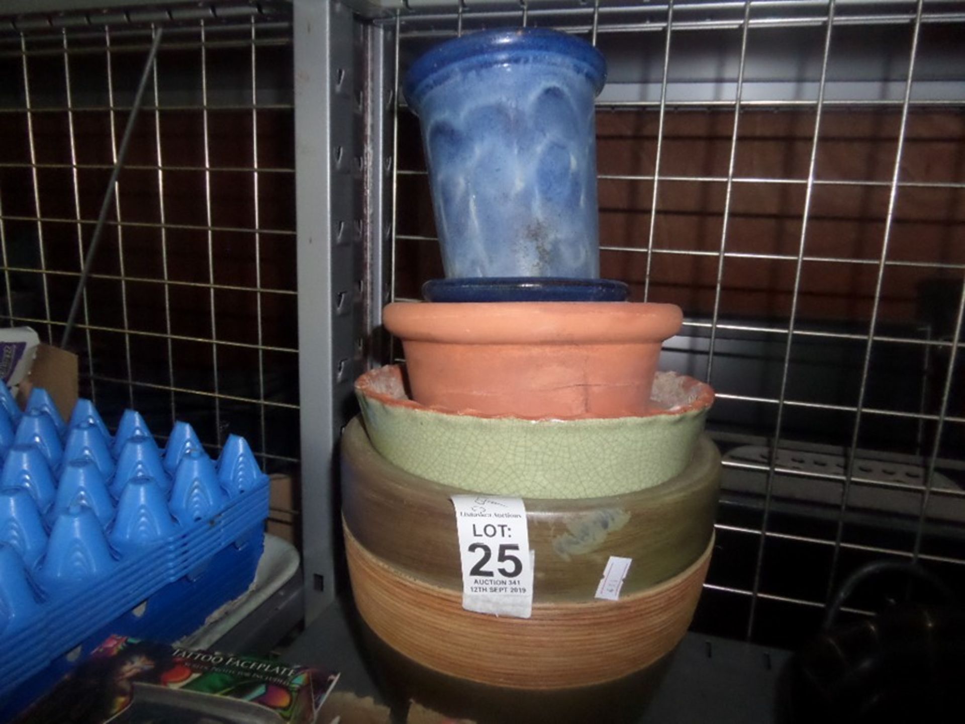 LOT OF PLANT POTS