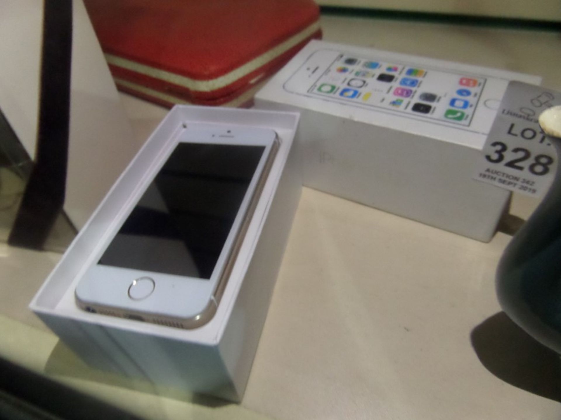 APPLE IPHONE 5 S BOXED WITH CHARGER