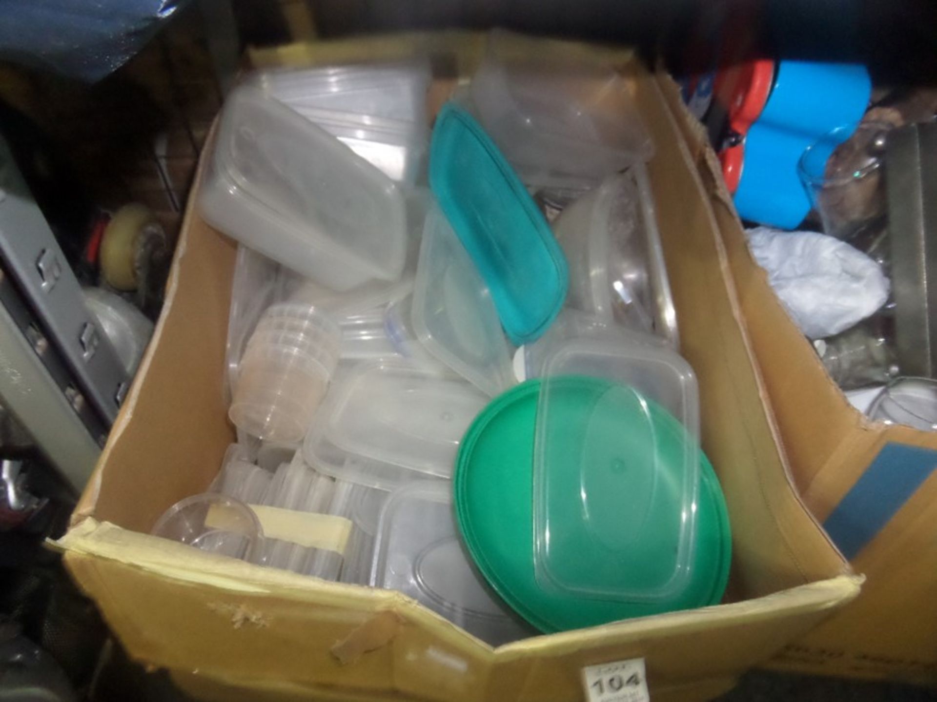 BOX OF PLASTIC CONTAINERS