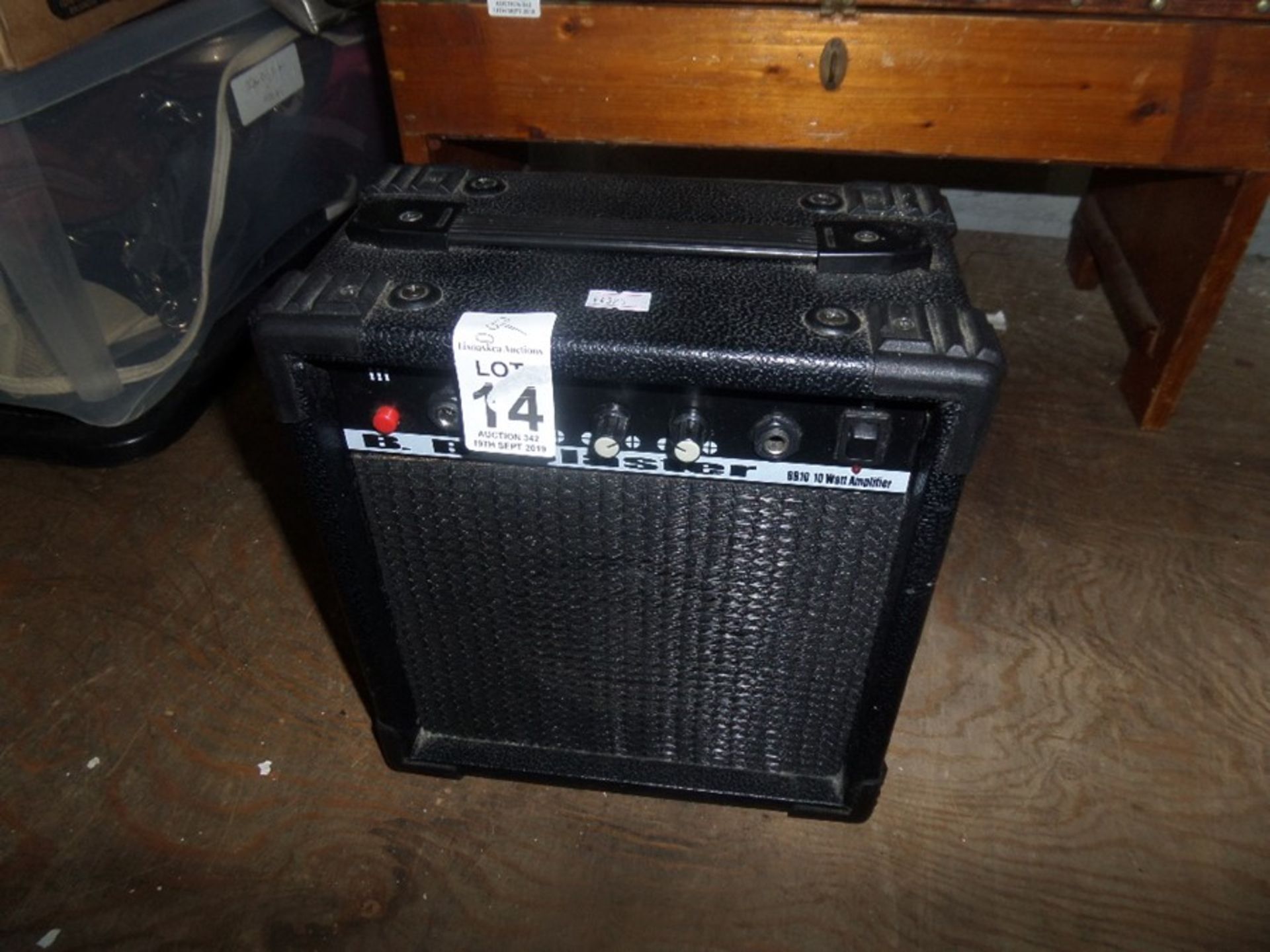 GUITAR AMPLIFIER