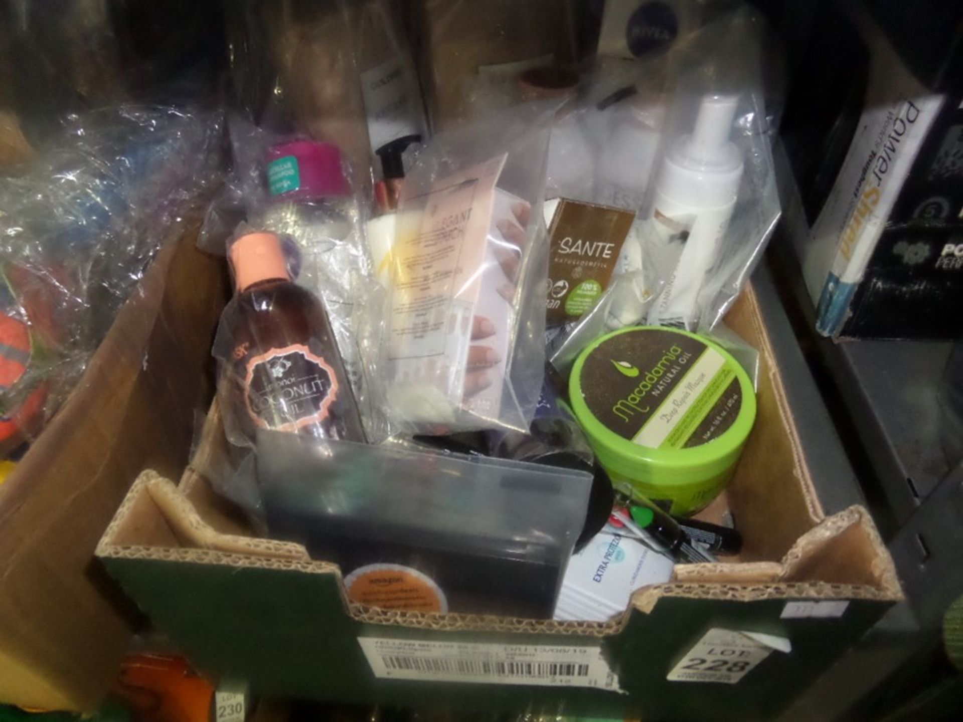 BOX OF NEW TOILETRIES (SHOP CLEARANCE)