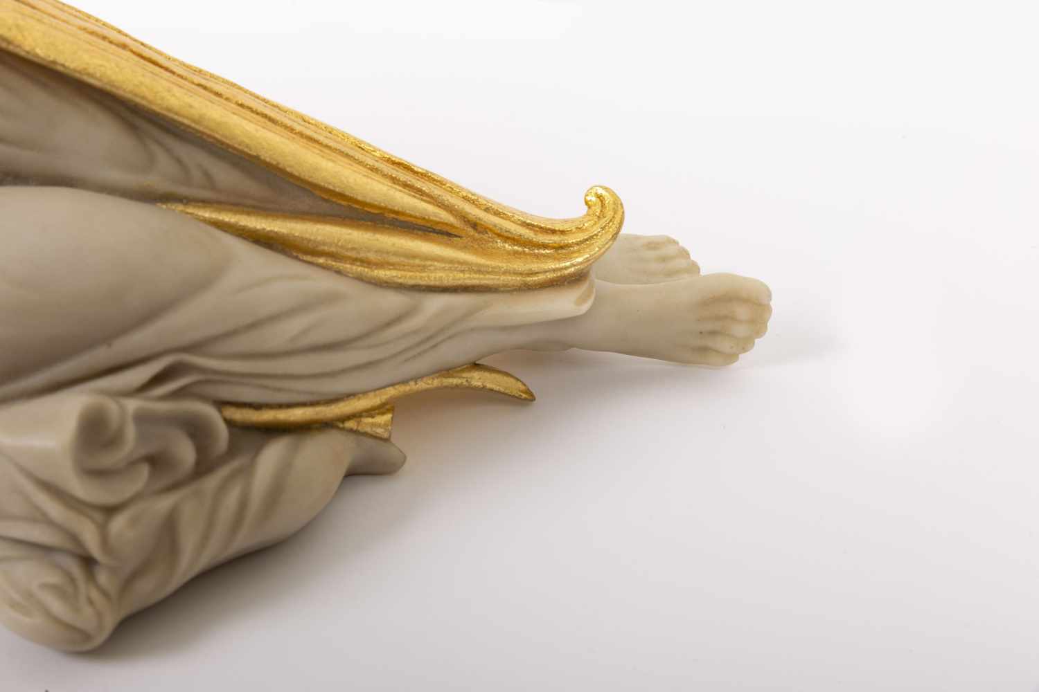 Fuchs, ErnstSleeping Angel, 2015polymeric art casting, partly gold-platedsigned and numbered: 22/ - Image 4 of 7