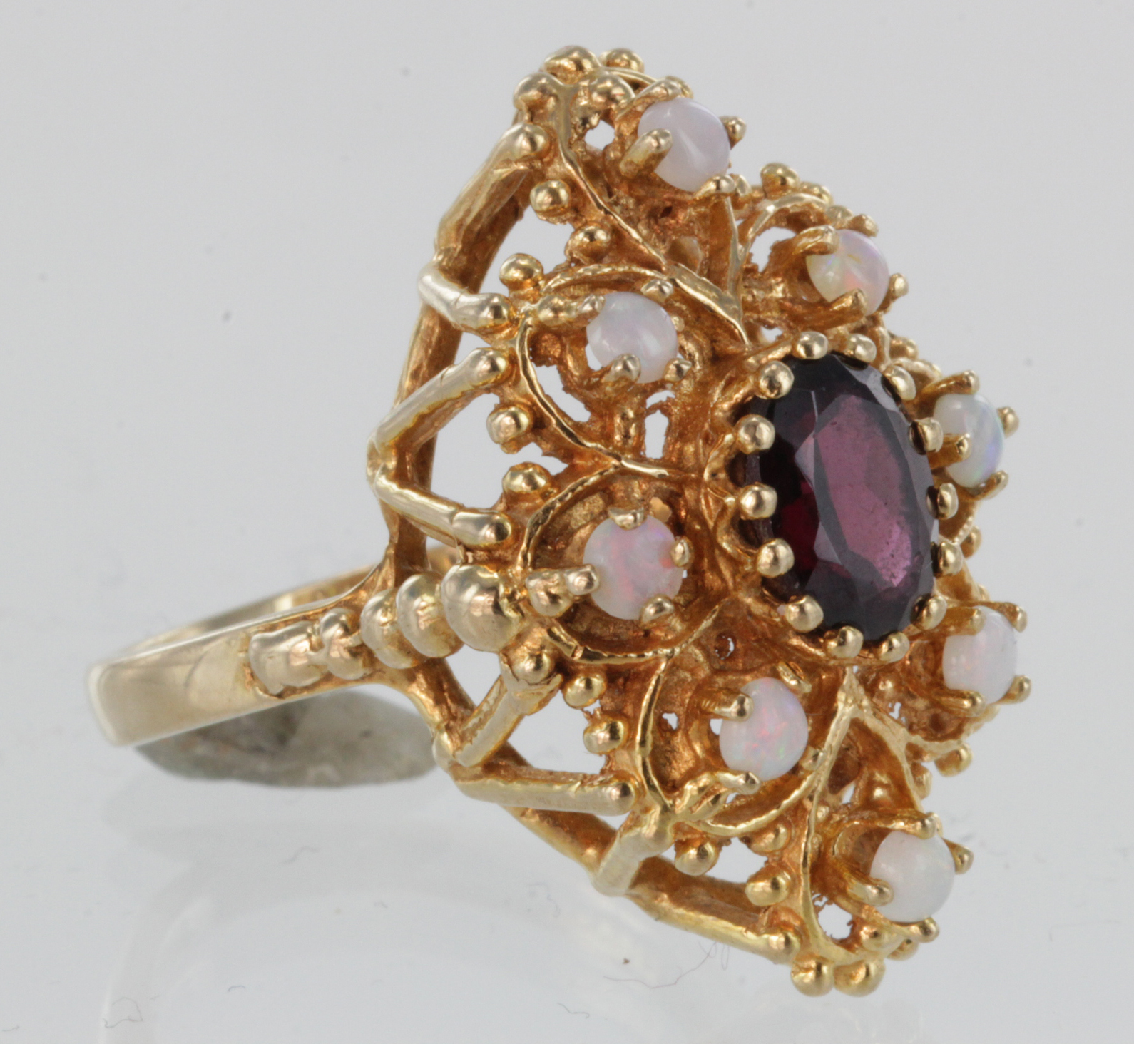 9ct Gold Opal and Garnet Ring size O weight 7.4g - Image 2 of 2